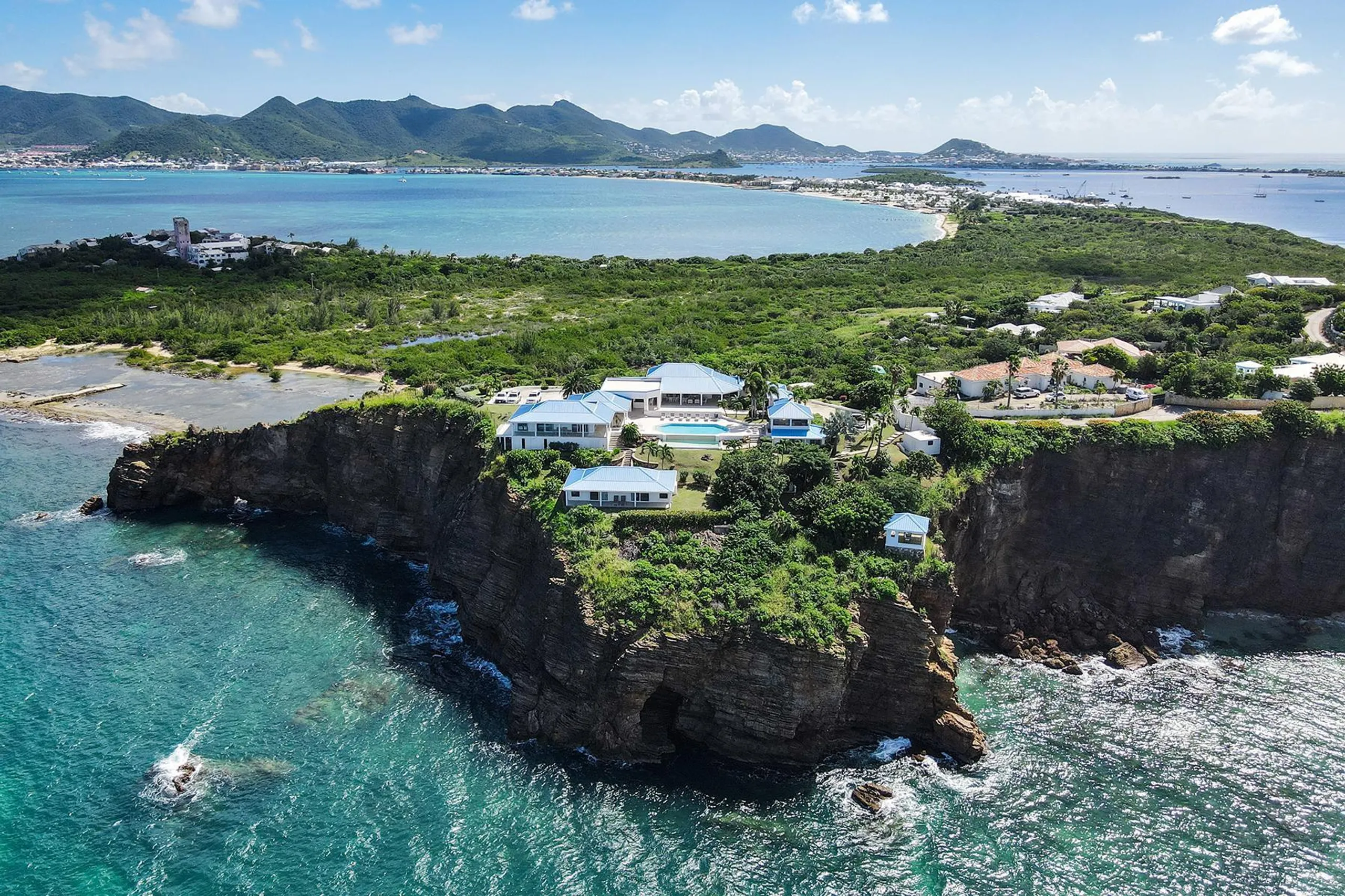 Chic Modern Cliffside Private Villa in Baie Rouge St. Martin, Baie Rouge
