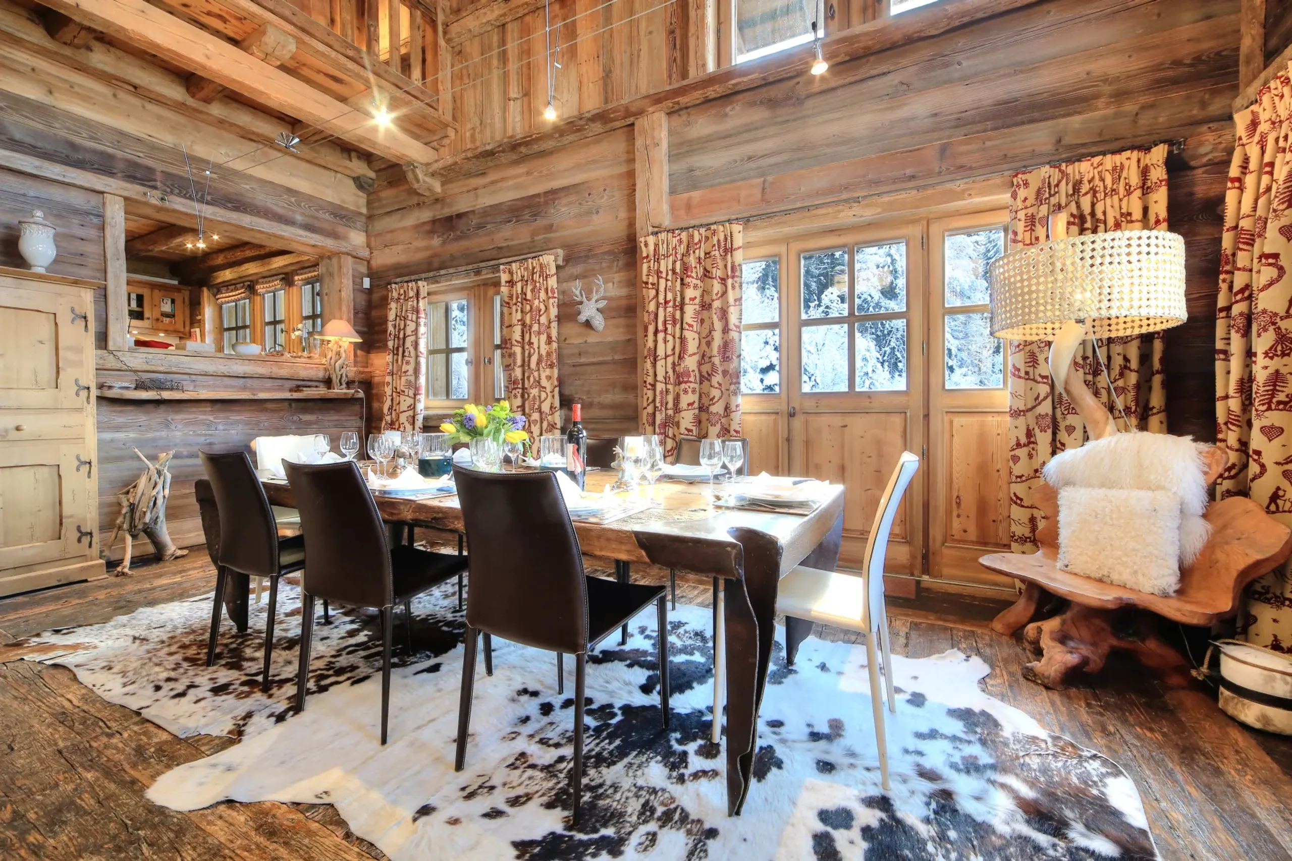Spacious Ski Chalet with Hot Tub, Ski Access and Scenic Views — photograph 10