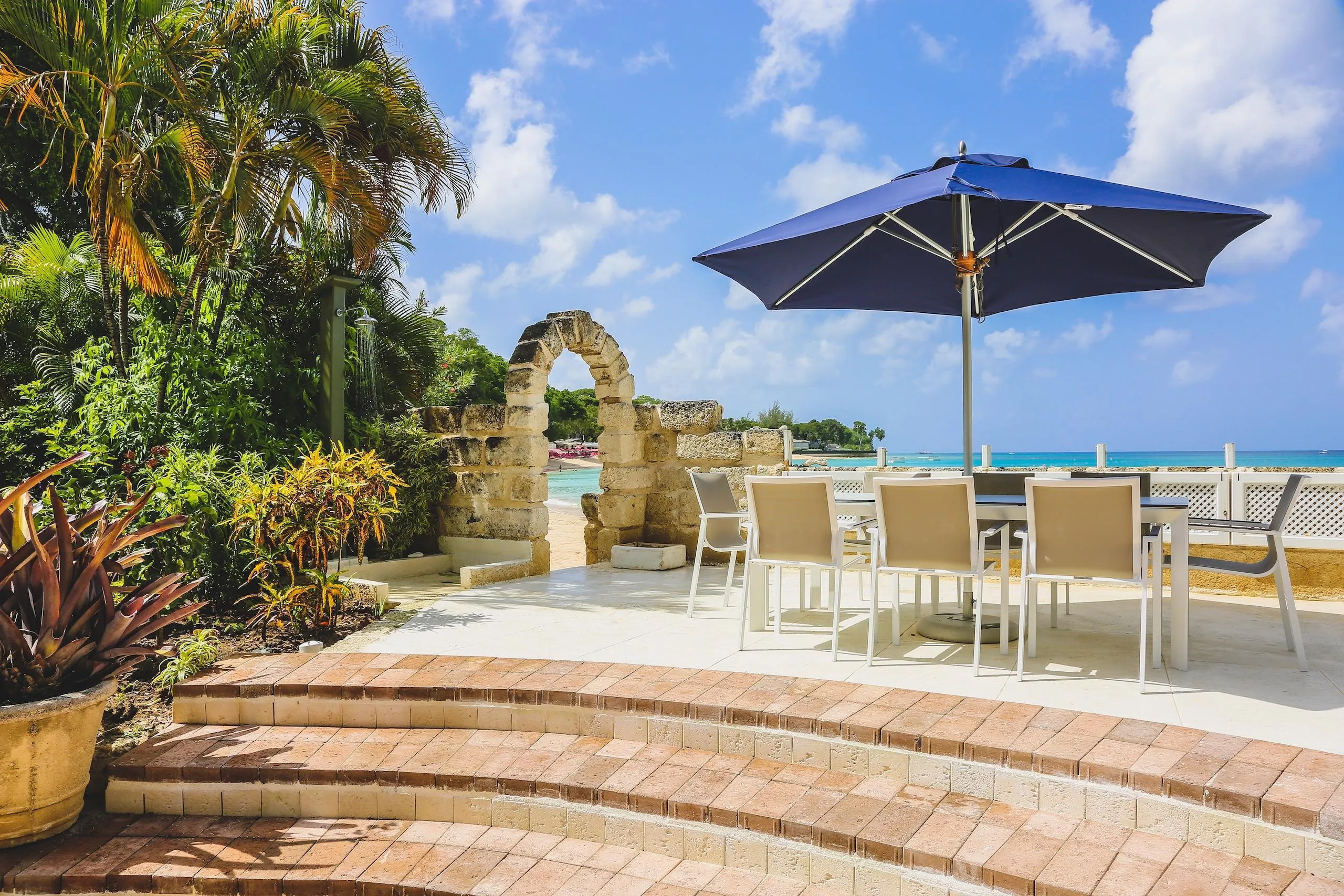 Relaxing Luxury Beachfront Villa with Private Pool and Caribbean Sea Views — photograph 3