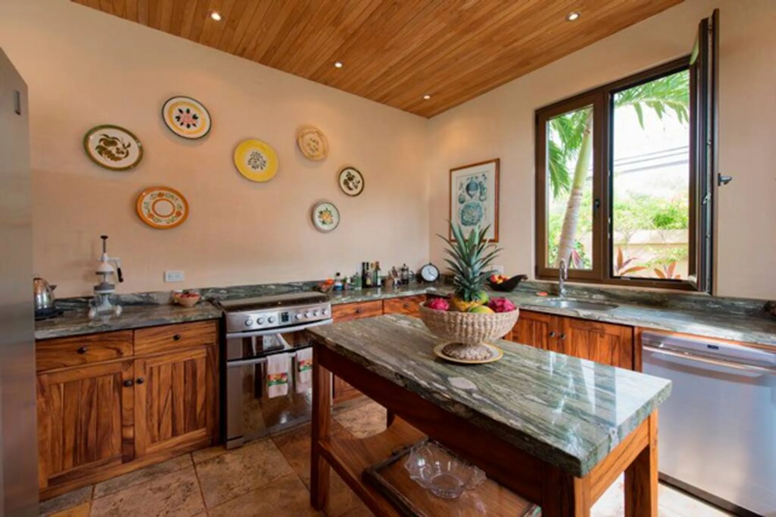 Jasmine-Scented Tamarindo Villa with Private Poolside Lounge and Ocean Views — photograph 10