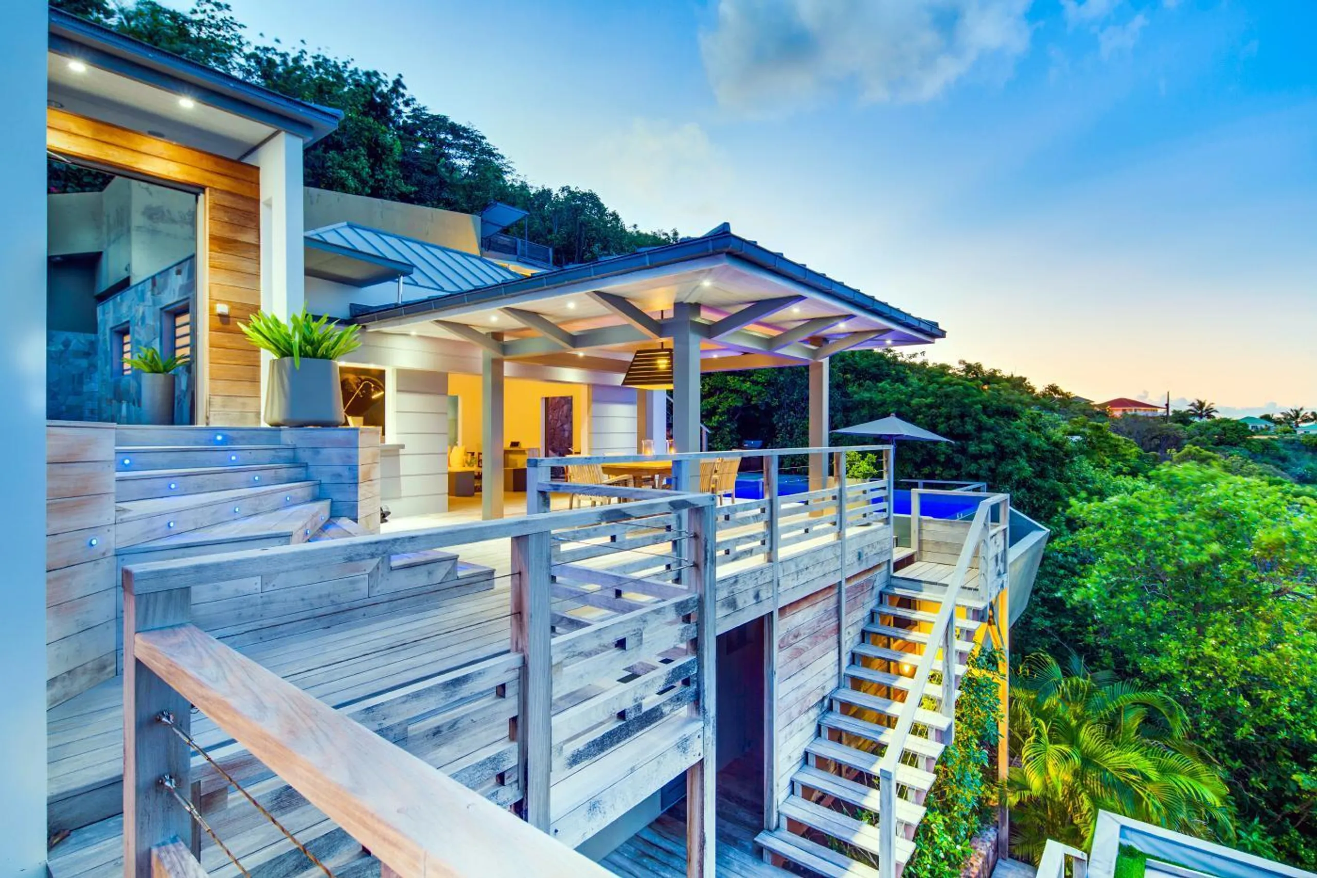 Gleaming Seaview Villa with Infinity Pool and Luxury Patio Lounge — photograph 4