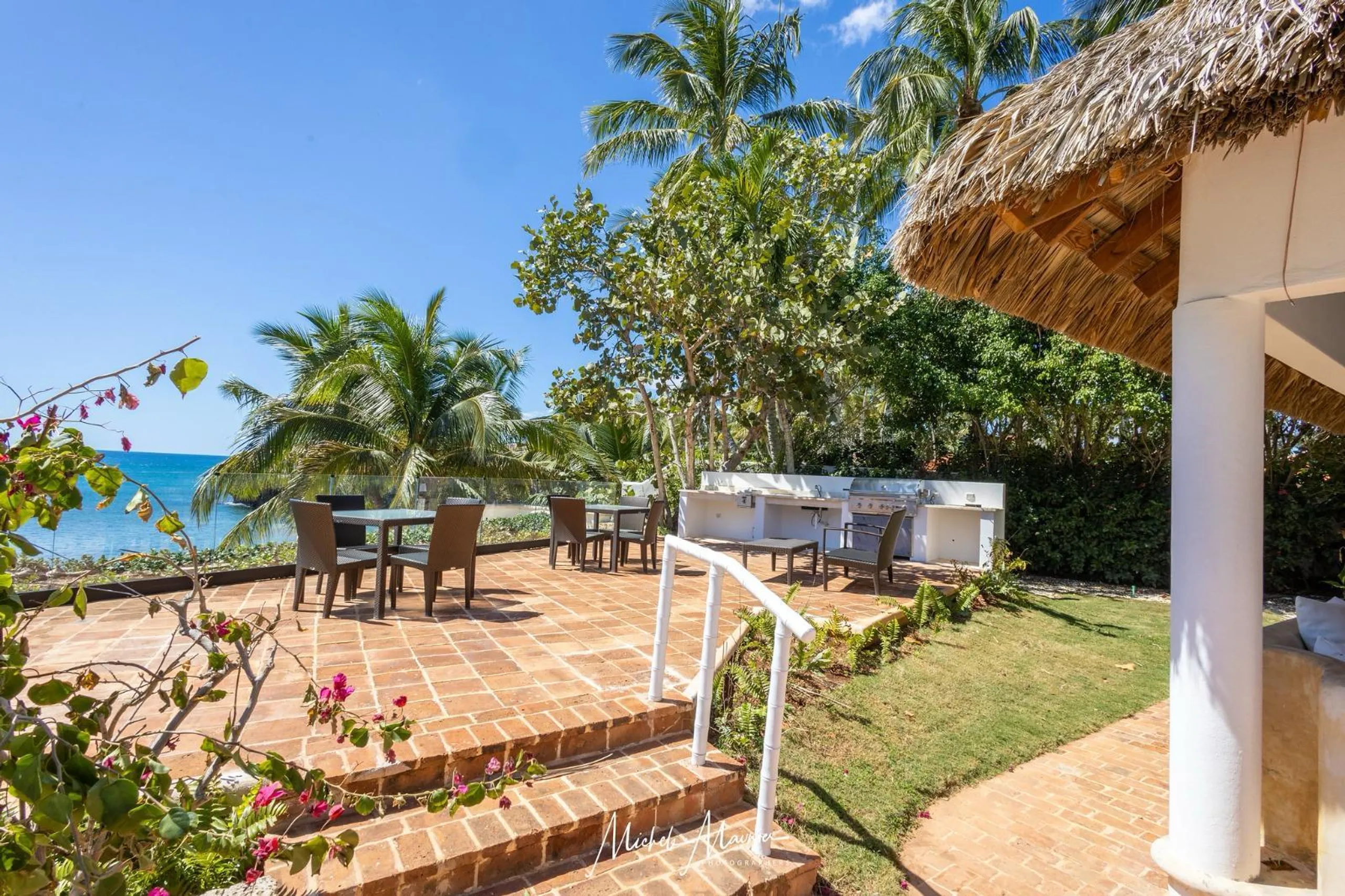 Scenic Seaview Villa with Beach Access — photograph 4