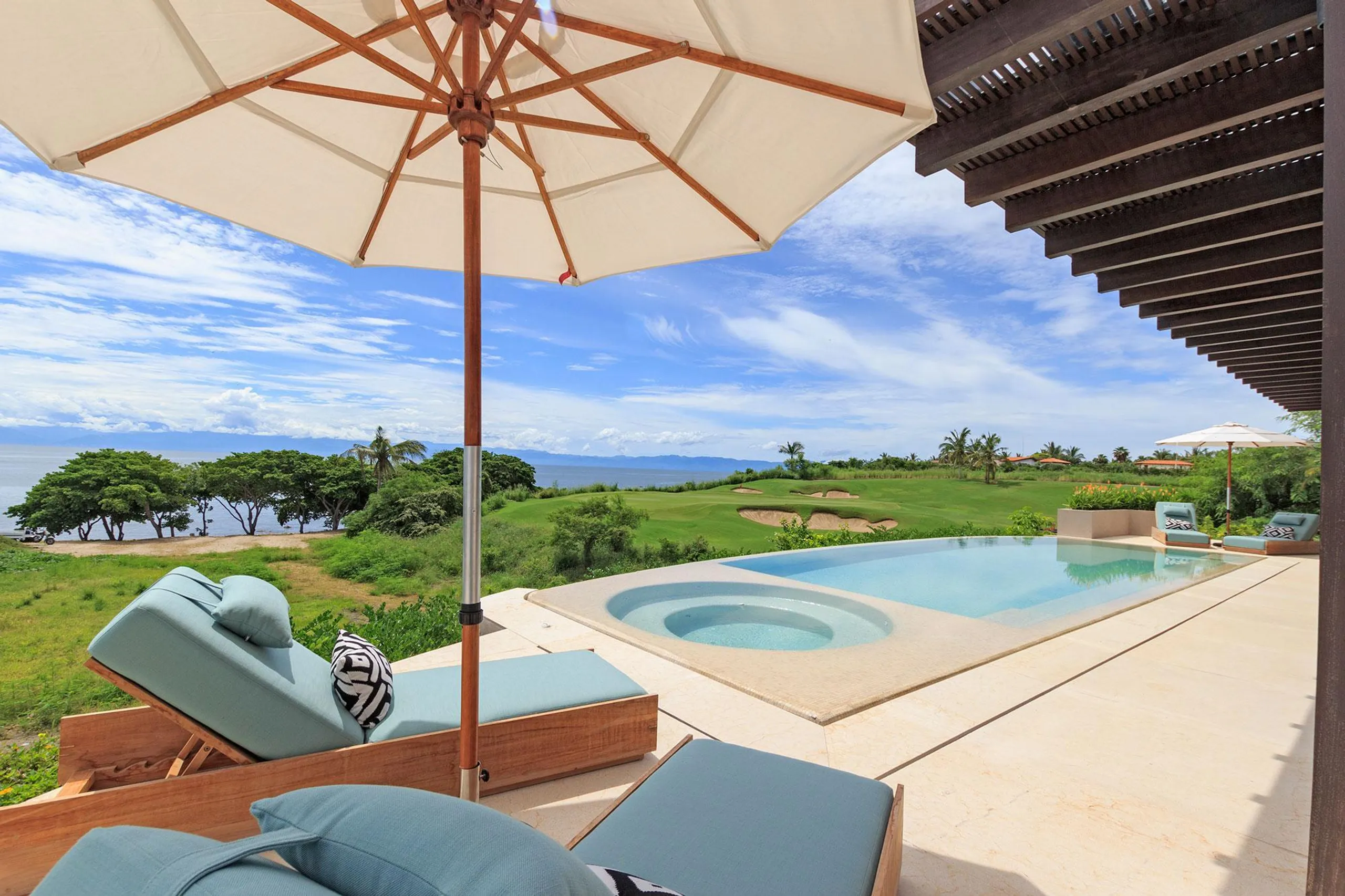 Porta Fortuna Luxury Villa with Private Infinity Pool and Amazing Views — photograph 2