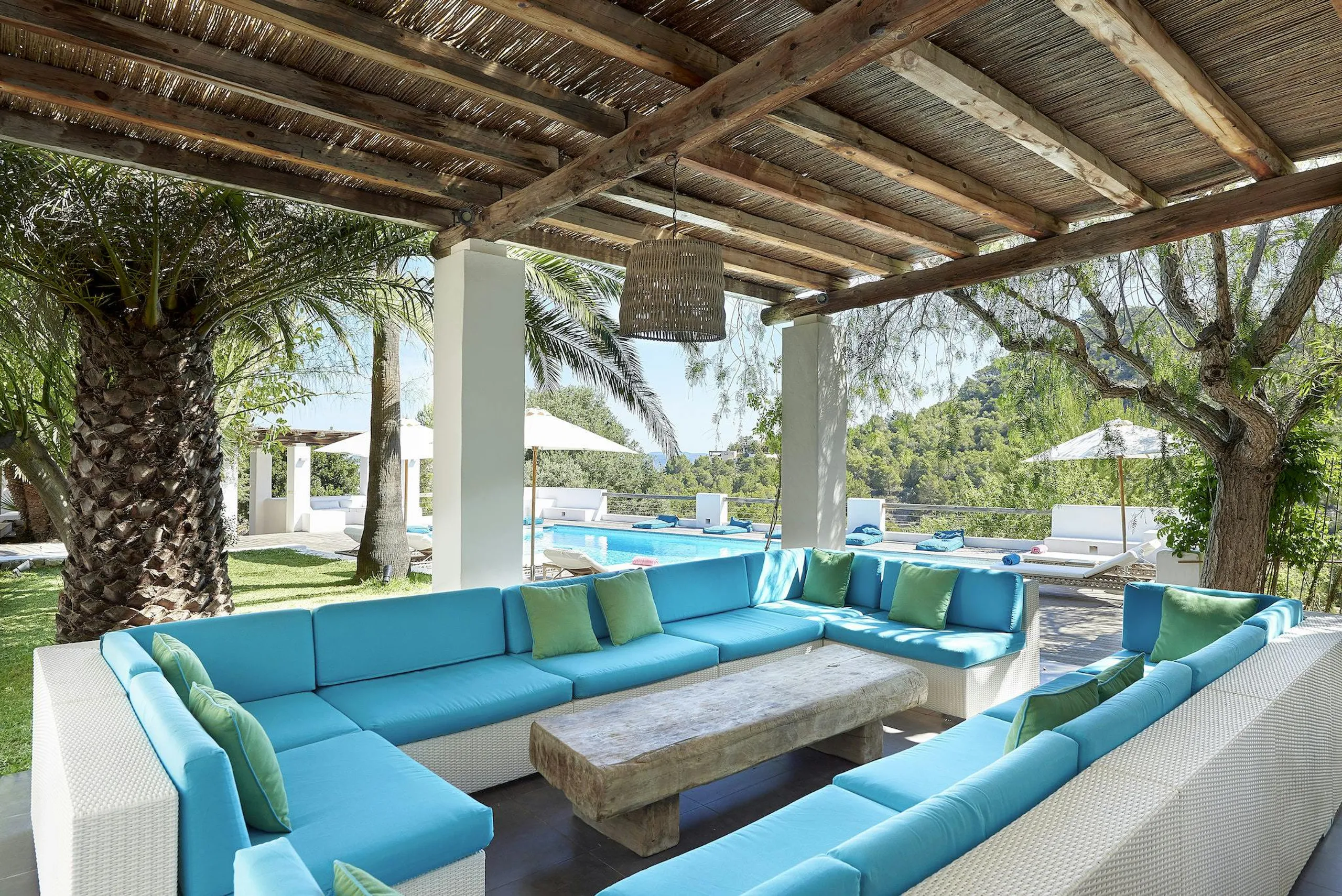 Rustic Spanish Villa in Ibiza with Private Pool and Backyard Entertainment — photograph 4