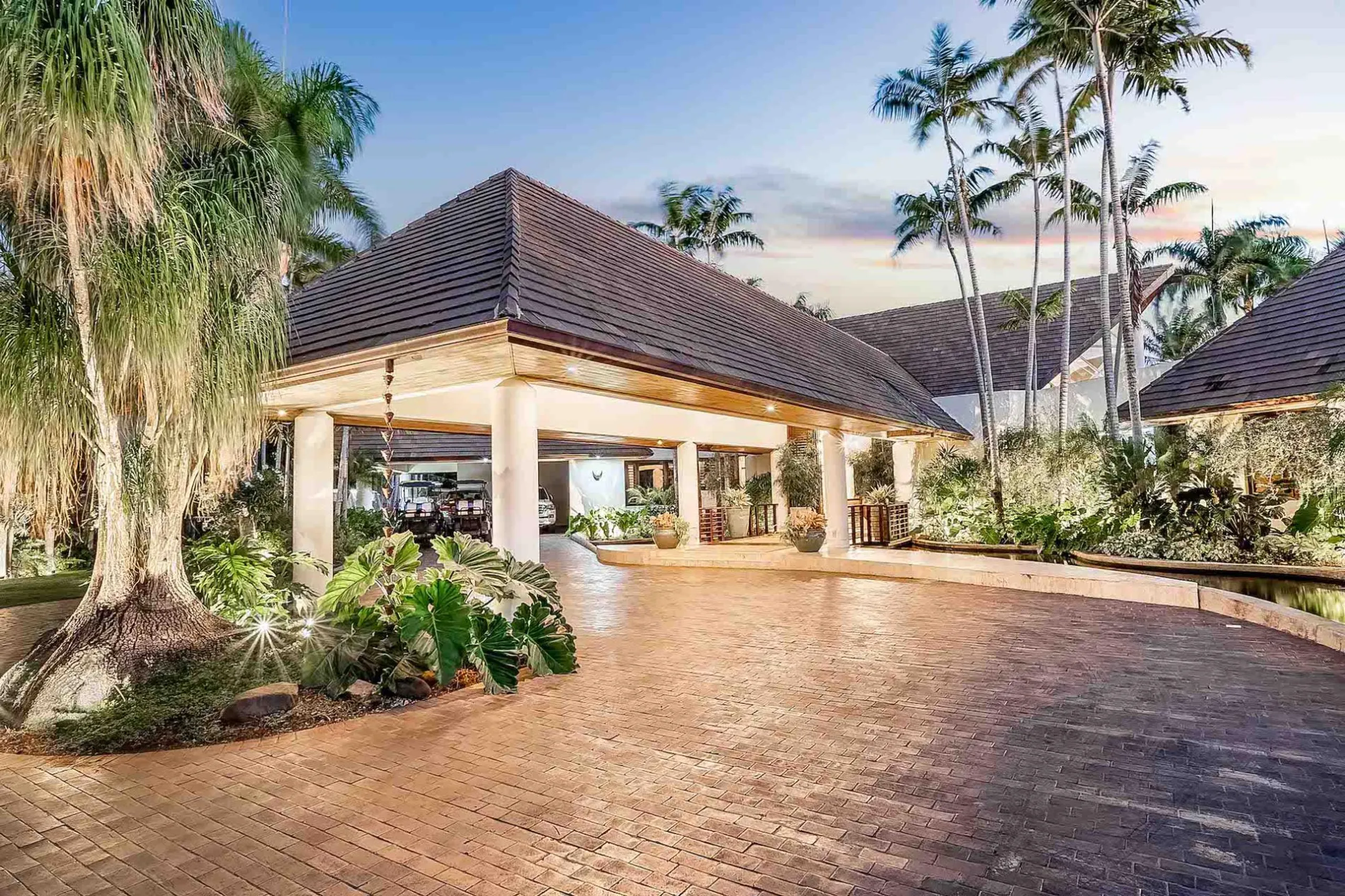 Exquisite 10BR Retreat with Caribbean Sea and Dye Fore Golf Course Views — photograph 3