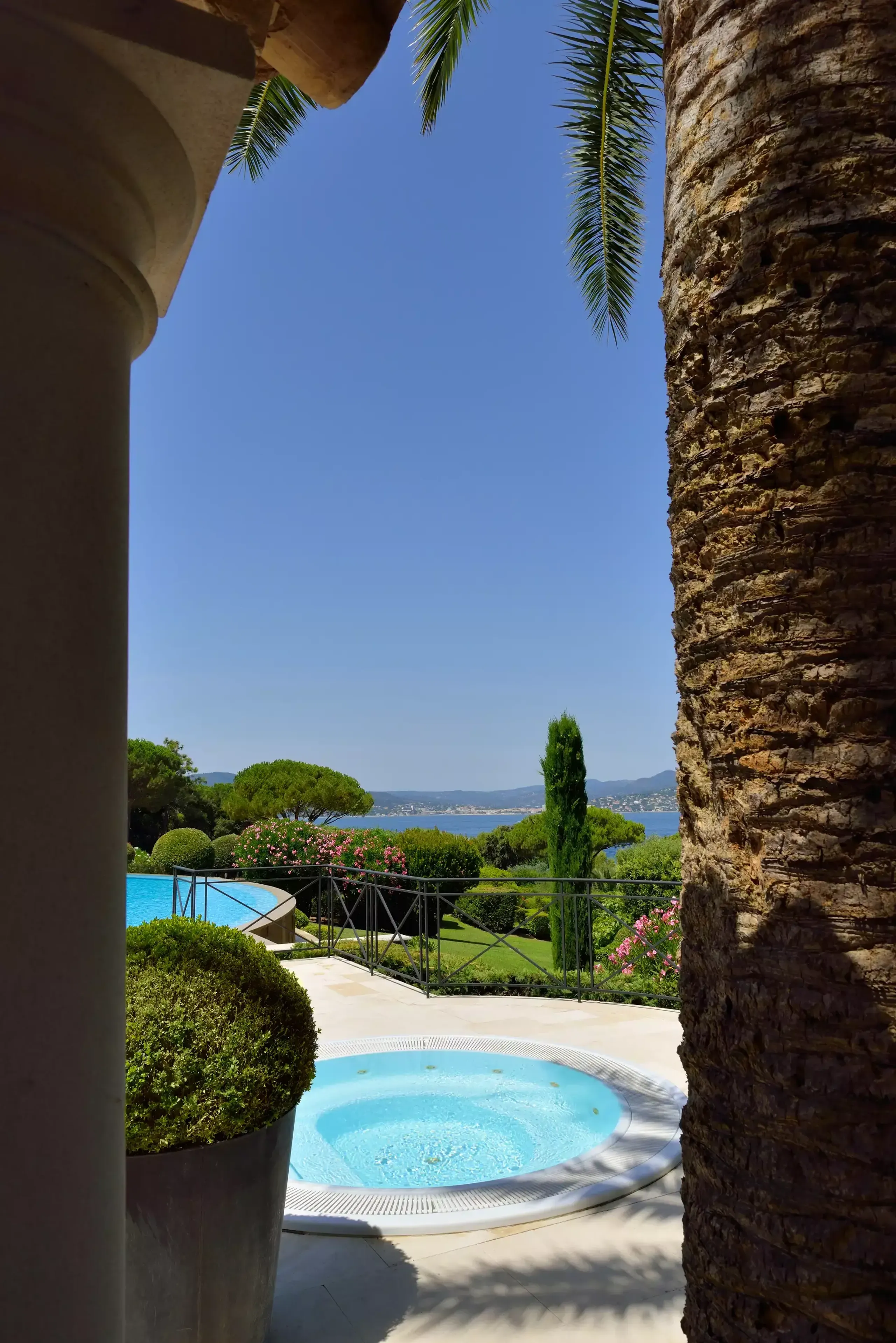 Exquisite Villa with Two Private Pools and Captivating Sea View — photograph 8