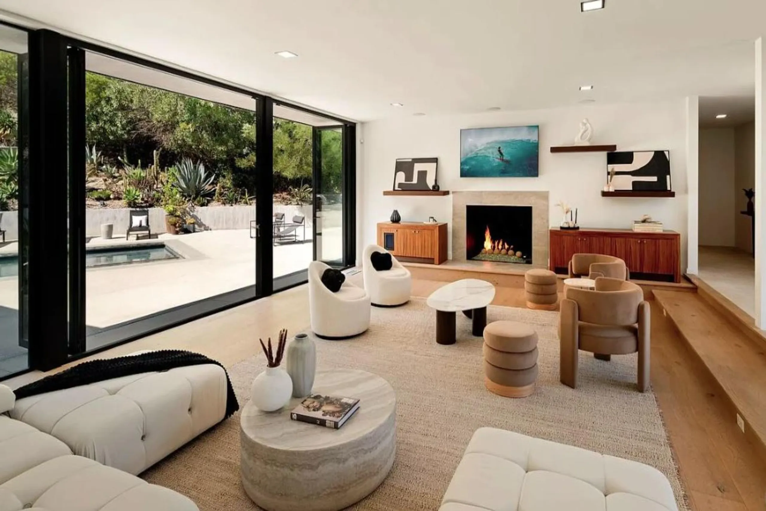 Legacy Beverly Hills Estate with Modern Luxury with Pool, Theater & Gym — photograph 9