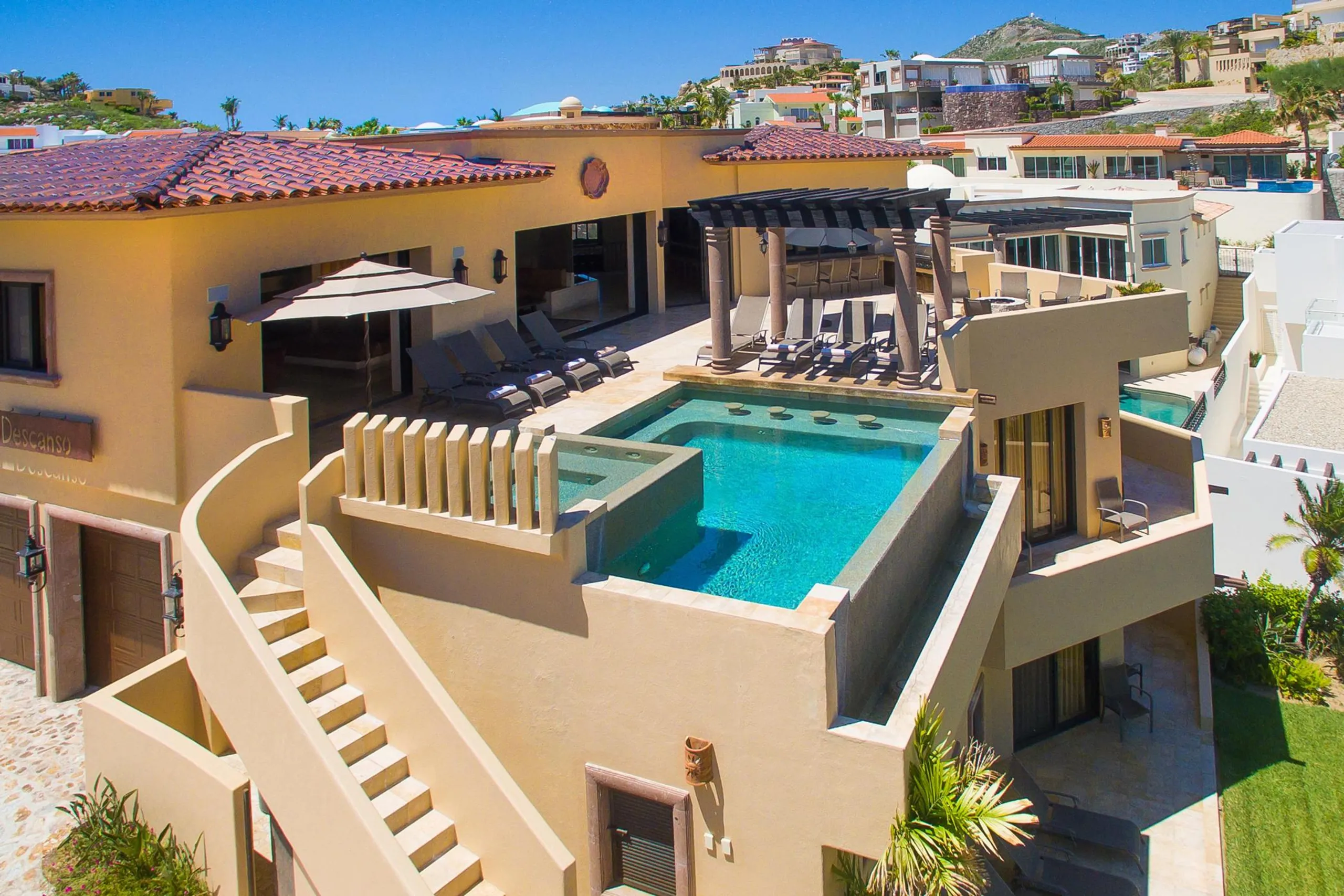 Pedregal New Construction Luxury Estate with Infinity Pool, Hot Tub and Sweeping Views — photograph 3