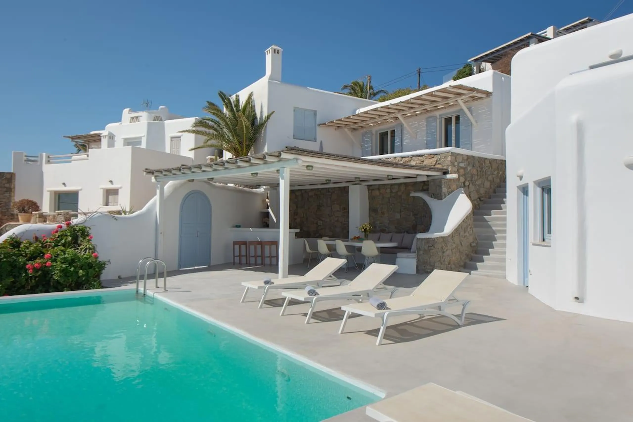 Gleaming Seven Bedroom Villa with Private Pool, and Psarou Bay Views — photograph 2