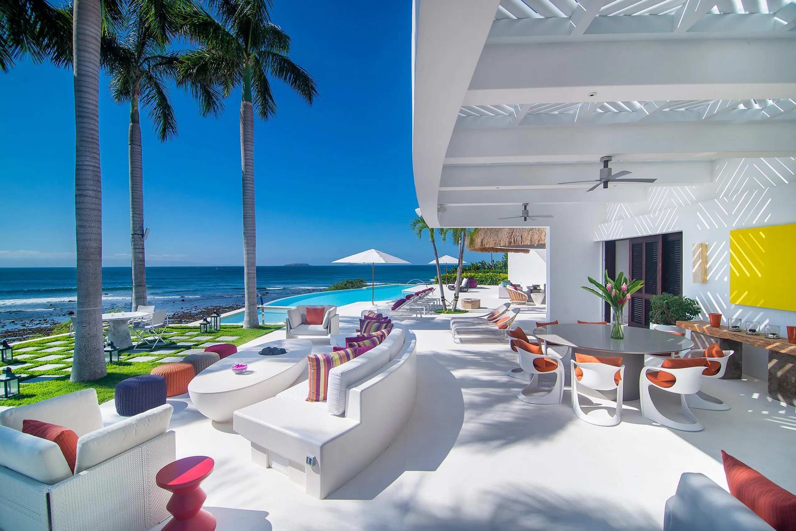 Luxurious Punta Mita Tropical Retreat with Lush Grounds, Ocean Views and One-of-a Kind Infinity Pool — photograph 3
