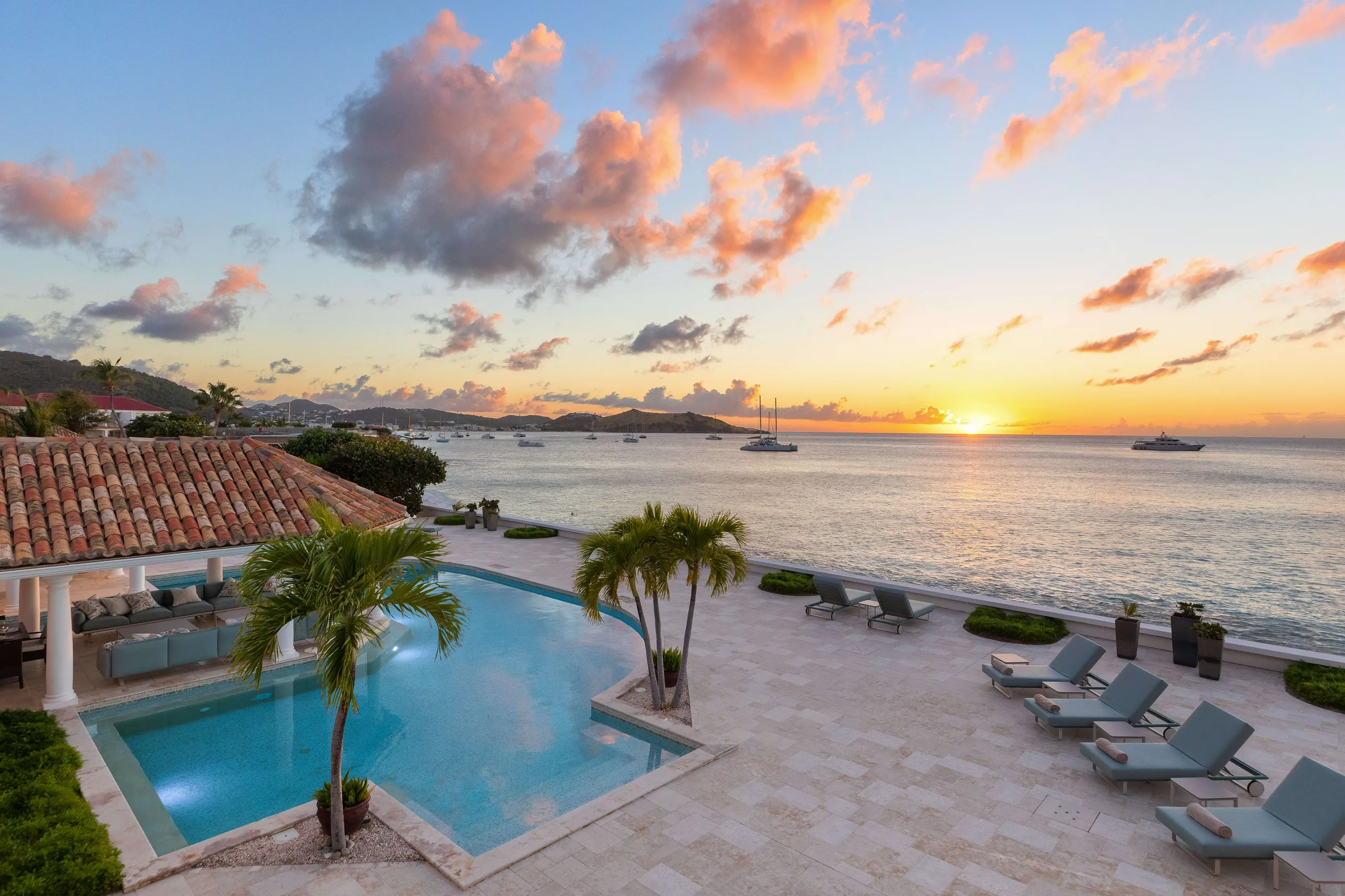 Seafront Luxury Villa in Grand Case with Pool, Jacuzzi & Private Studio — photograph 6
