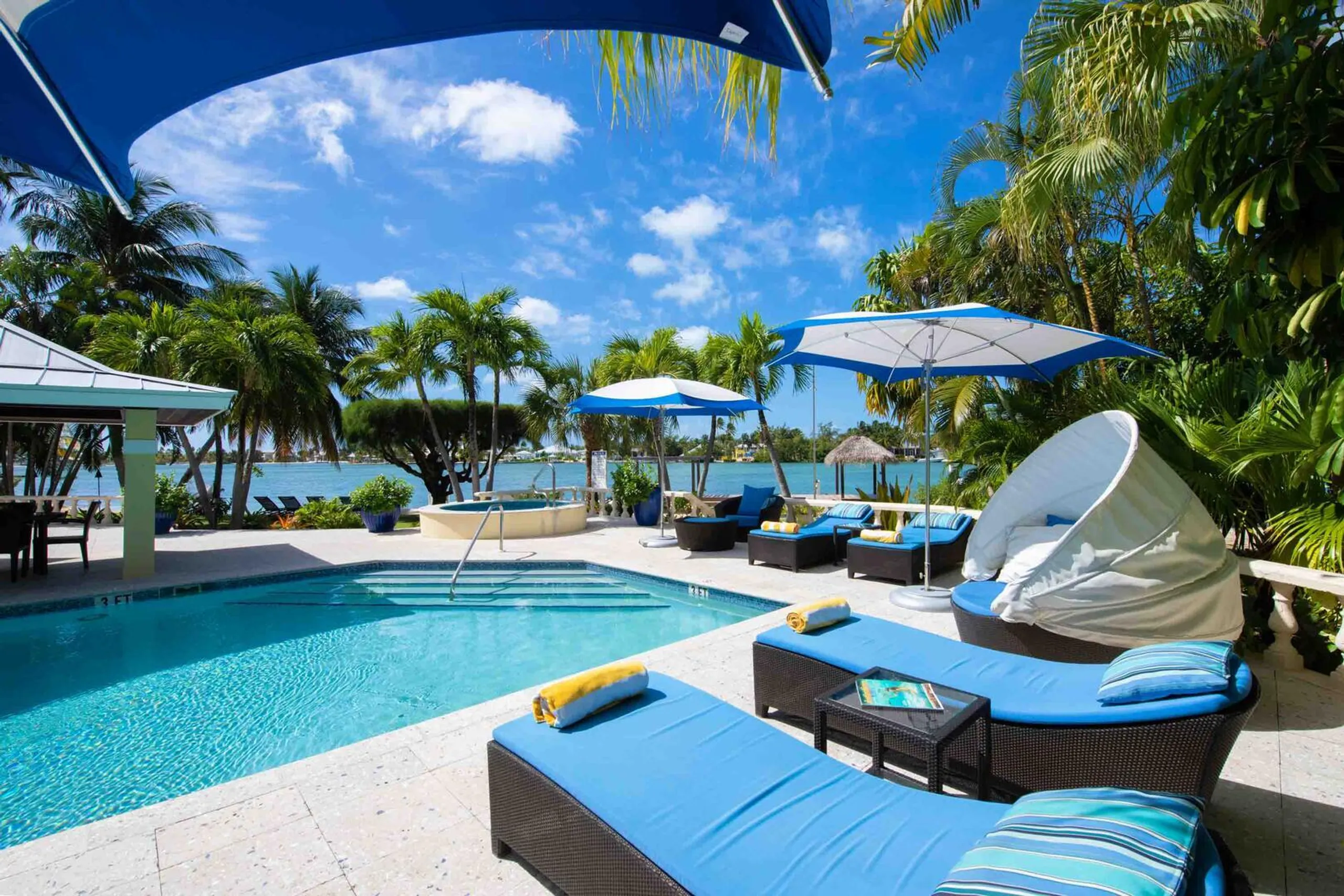 Bioluminescent Bay Luxury Grand Villa with Private Resort Pool and Beach — photograph 2