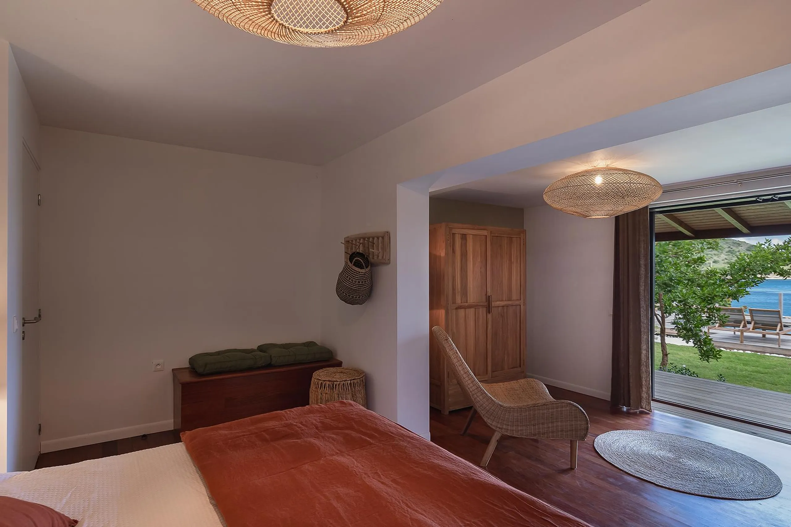 Cul de Sac's Contemporary Styled Villa with Views of Pinel Island — photograph 10