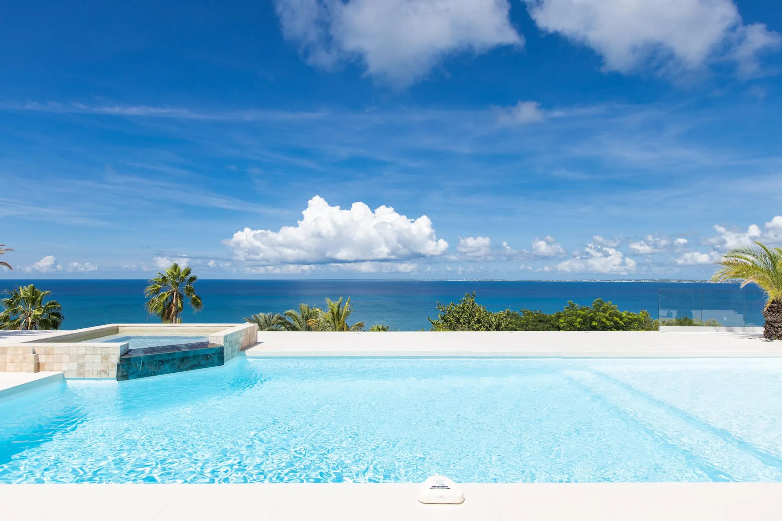 Oceanview Seascape Villa with Private Pools and Tropical Bloom Scenery — photograph 5