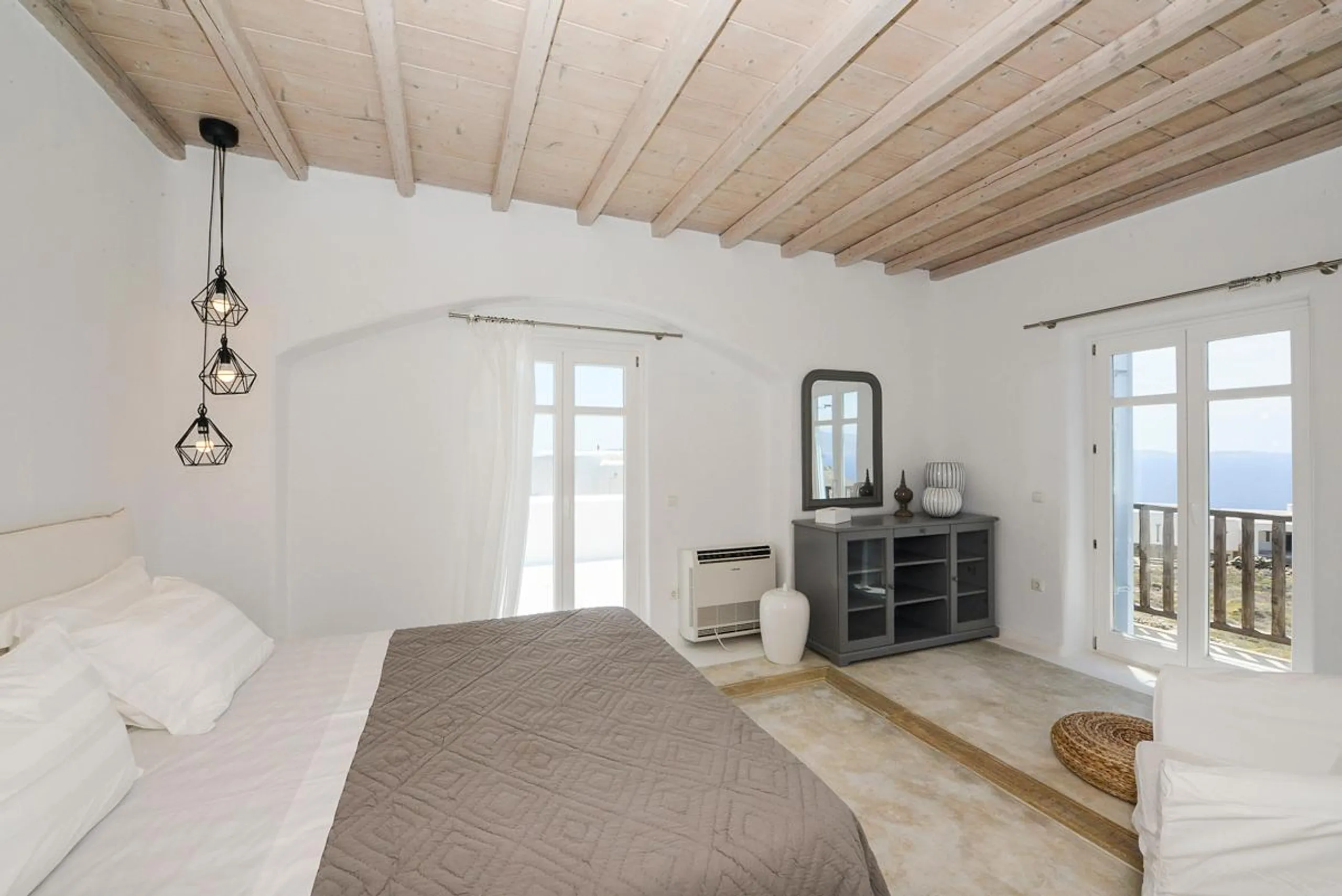 Marvelous Minimalist Villa with Private Pool and Sea Views — photograph 11