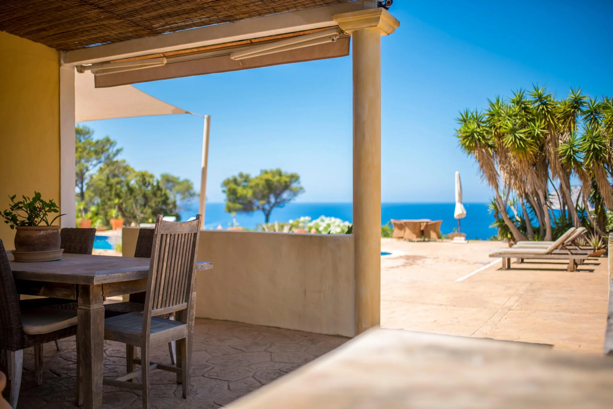 Sumptuous Ibiza Villa with Private Pool and Ocean Views — photograph 3