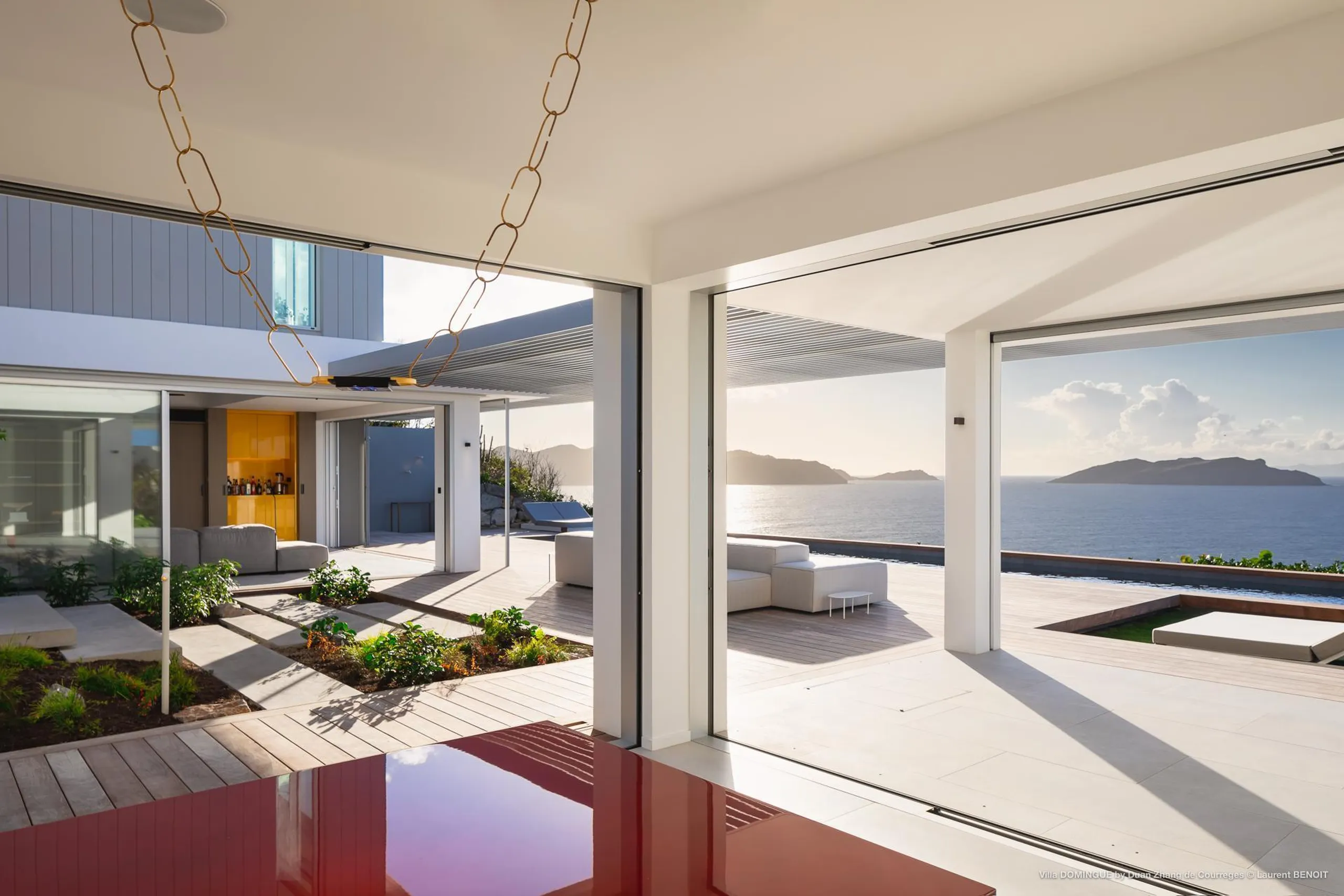 Dignified Oceanside Villa with Private Pool and Fitness Room — photograph 10