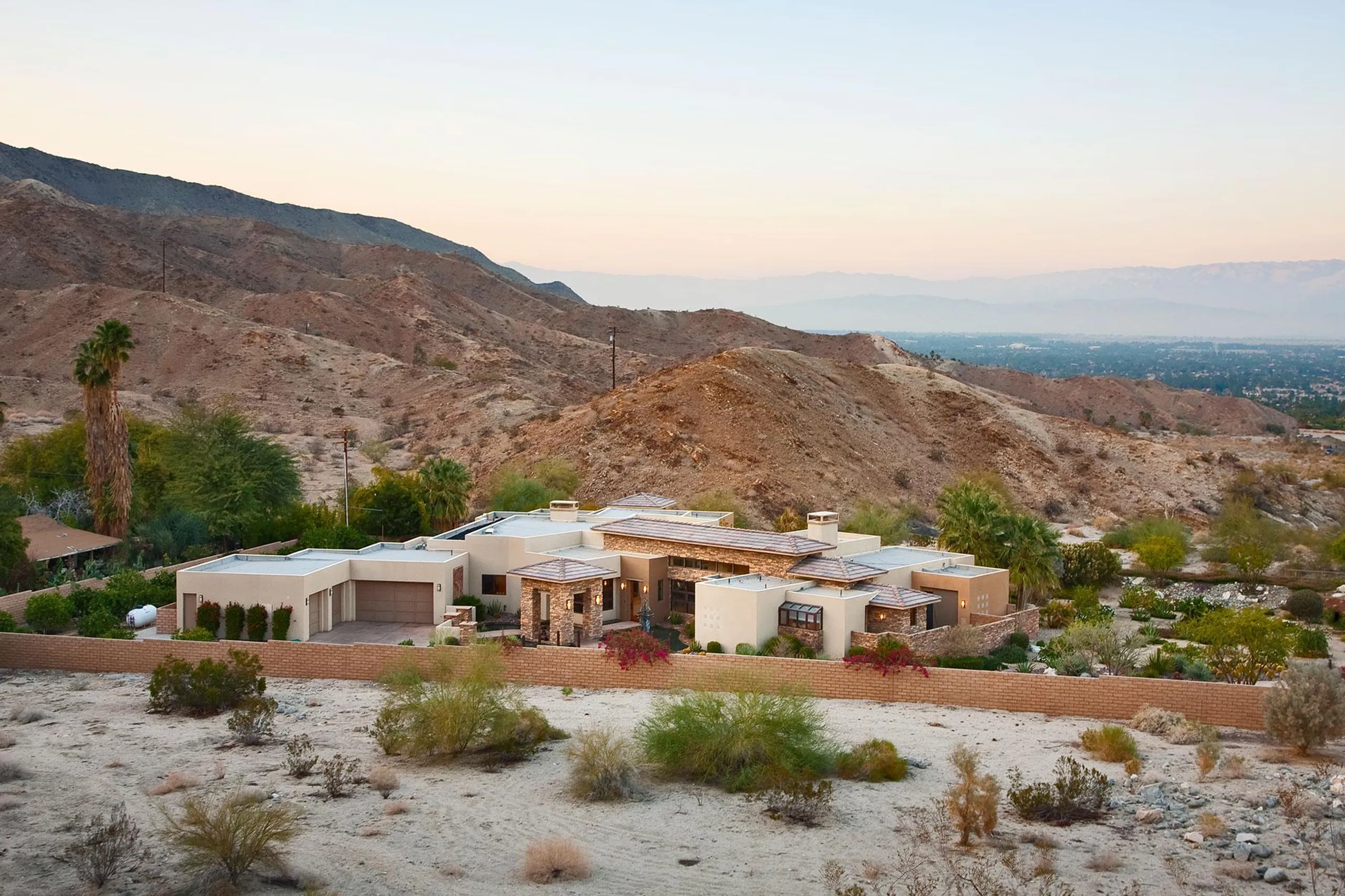 Chic Secluded Luxury Compound in Palm Desert with Private Pool and Firepit — photograph 7