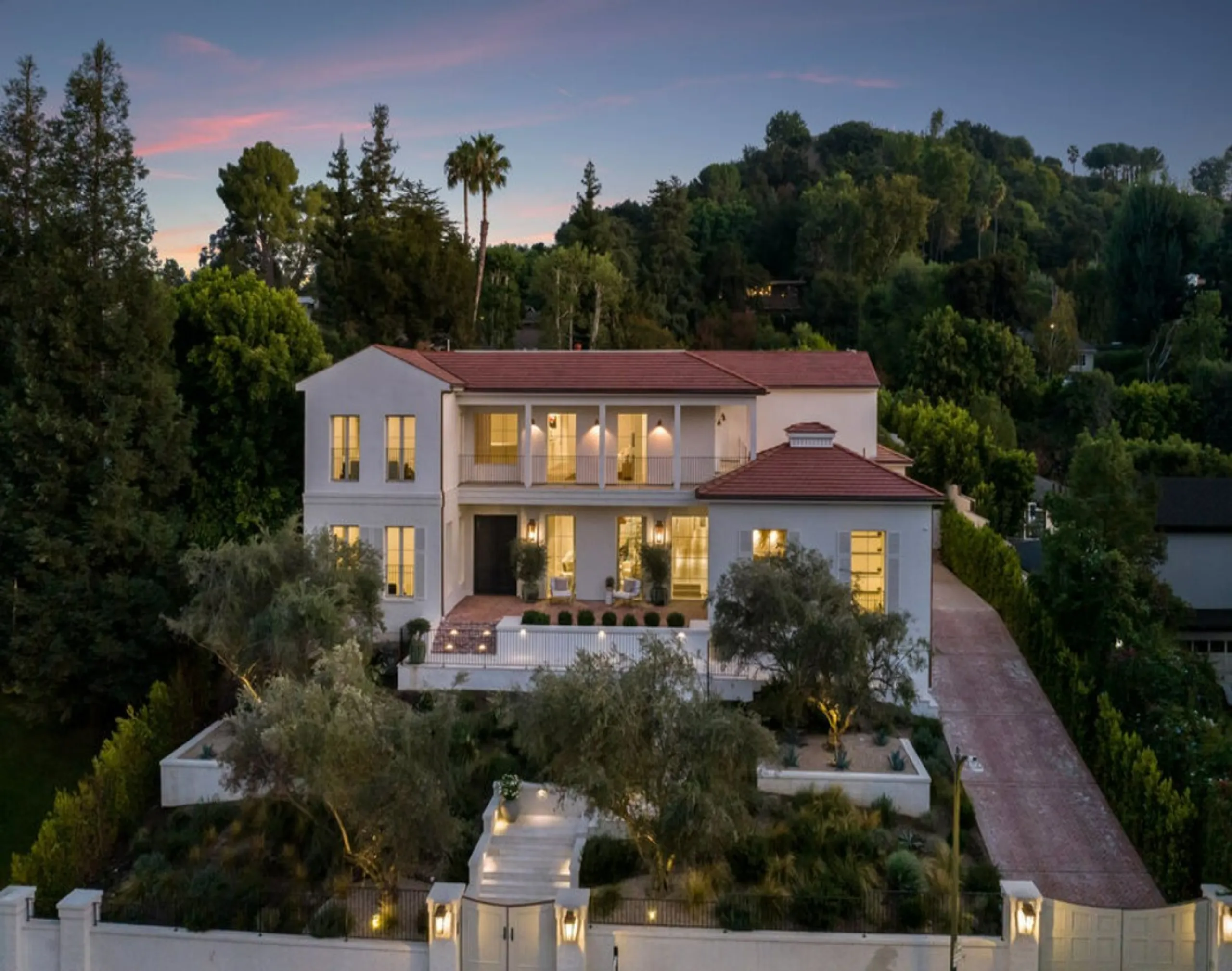 Outstanding Hillside Estate with Panoramic Views, Los Angeles