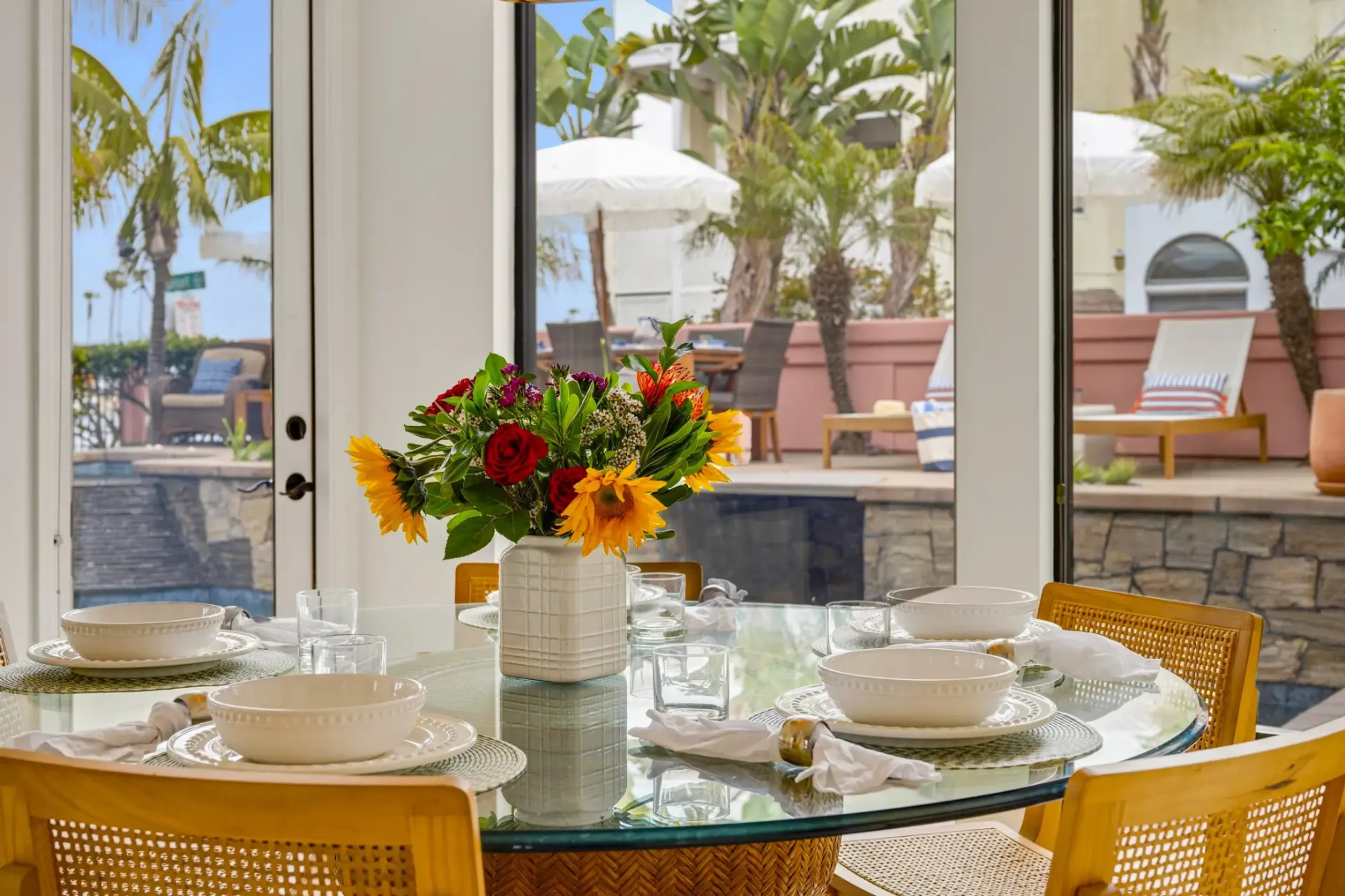 Exhilarating Mission Bay Waterfront Villa with Private Pool, Spa, Bay Views & Beach Access — photograph 8