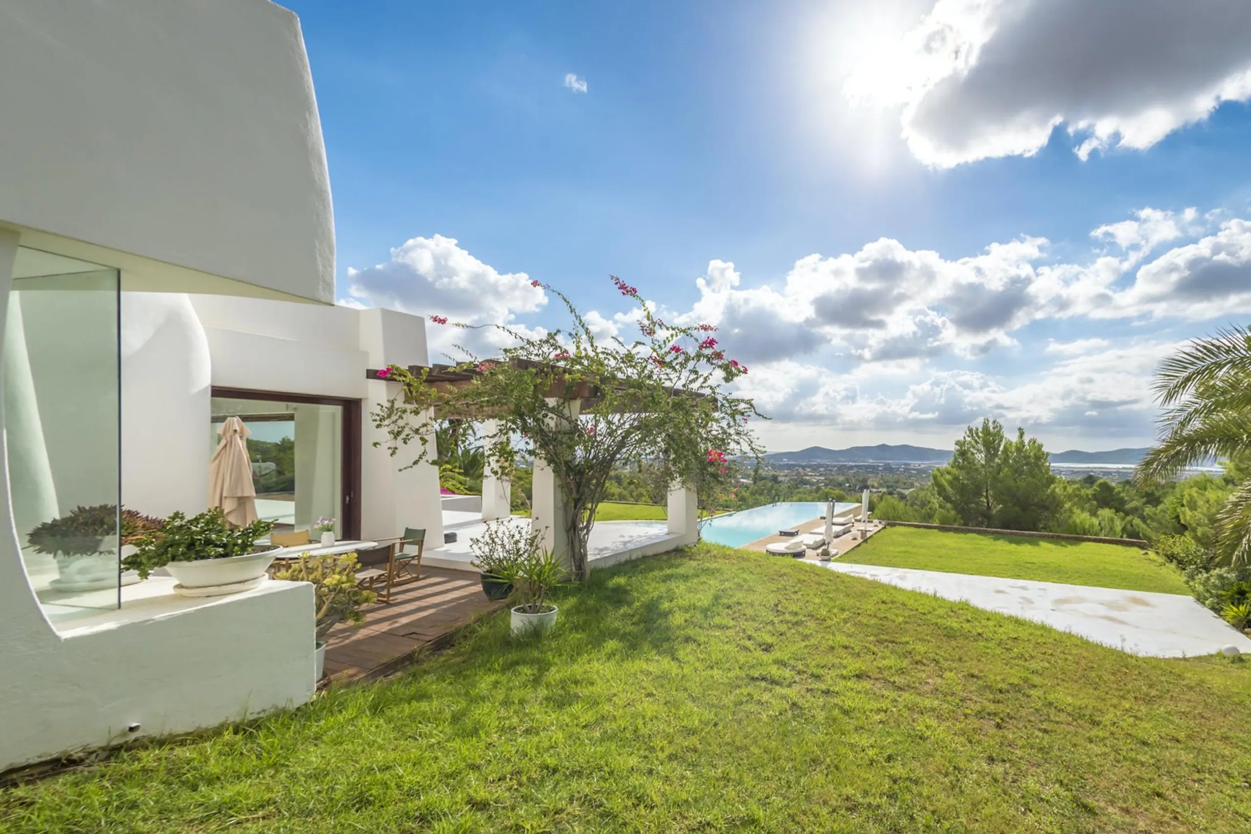 Superb Infinity View Villa with Private Pool and Sun Deck — photograph 6