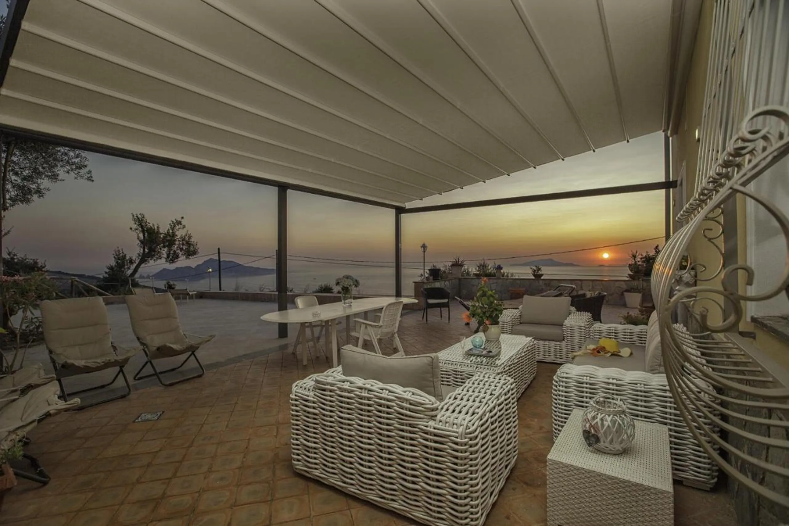 Splendid Almafian Tranquility with Infinity Pool and Panoramic Views — photograph 11