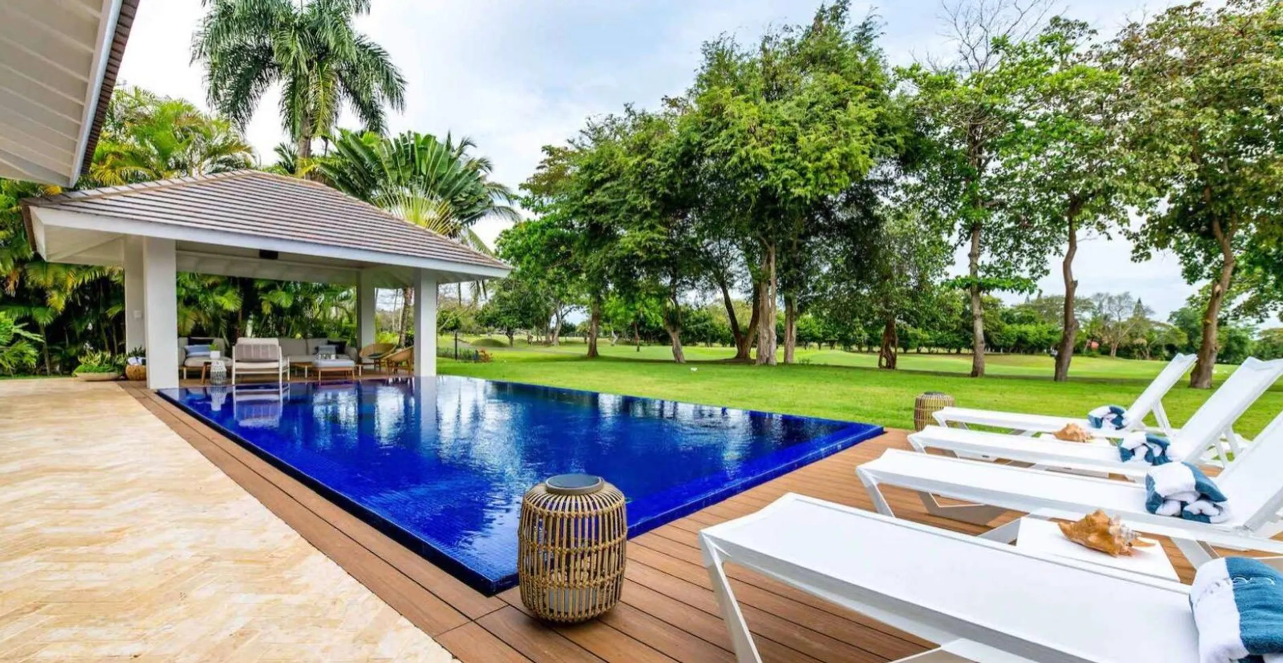 Top-of-the-line Villa with Private Pool, Jacuzzi and  Gazebo — photograph 8