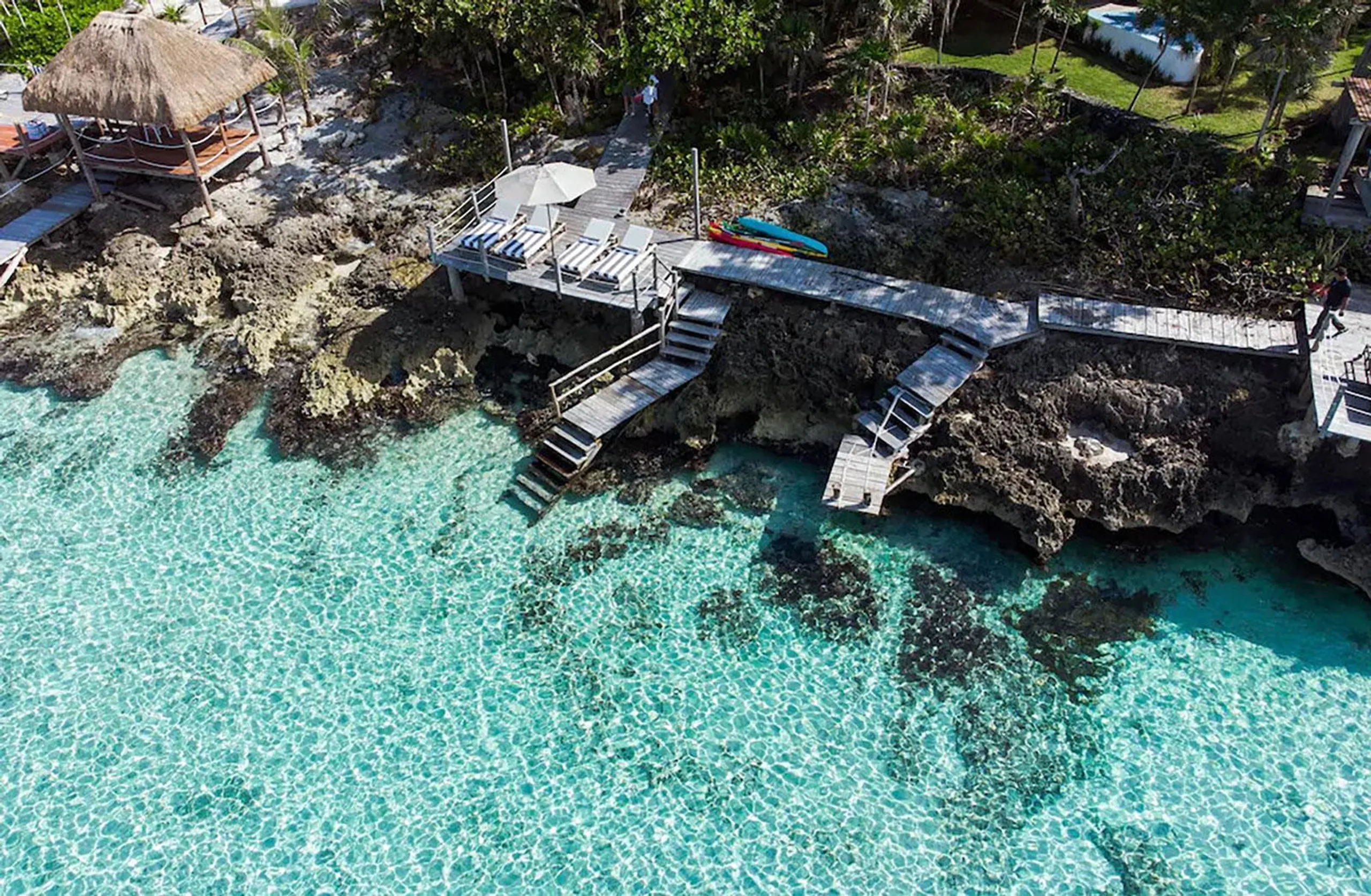 Modern Architectural Estate with Private Pool and Dock Access — photograph 5