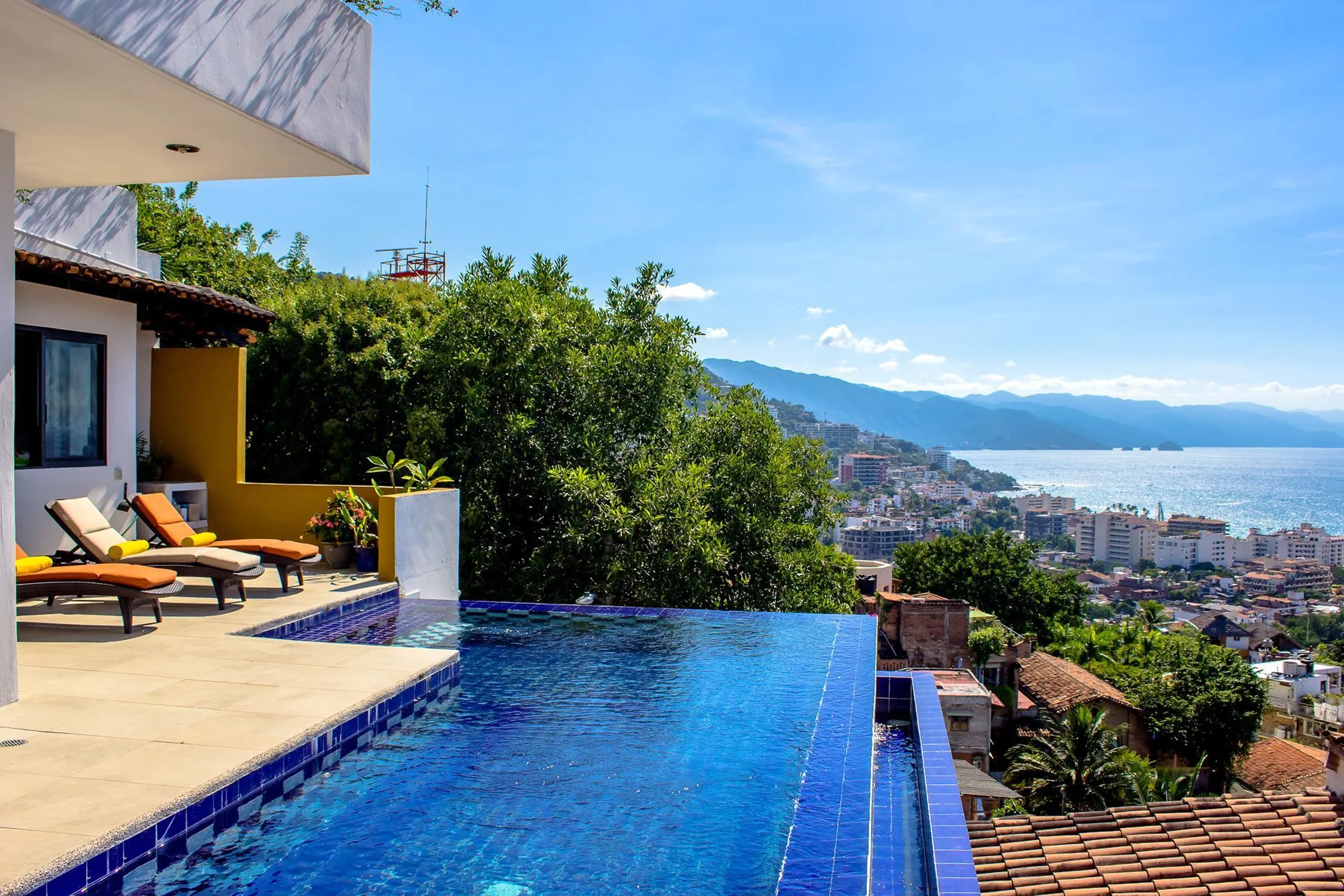 Stunning Puerto Vallarta Luxury Villa with Infinity Pool and Gorgeous Ocean Views — photograph 2