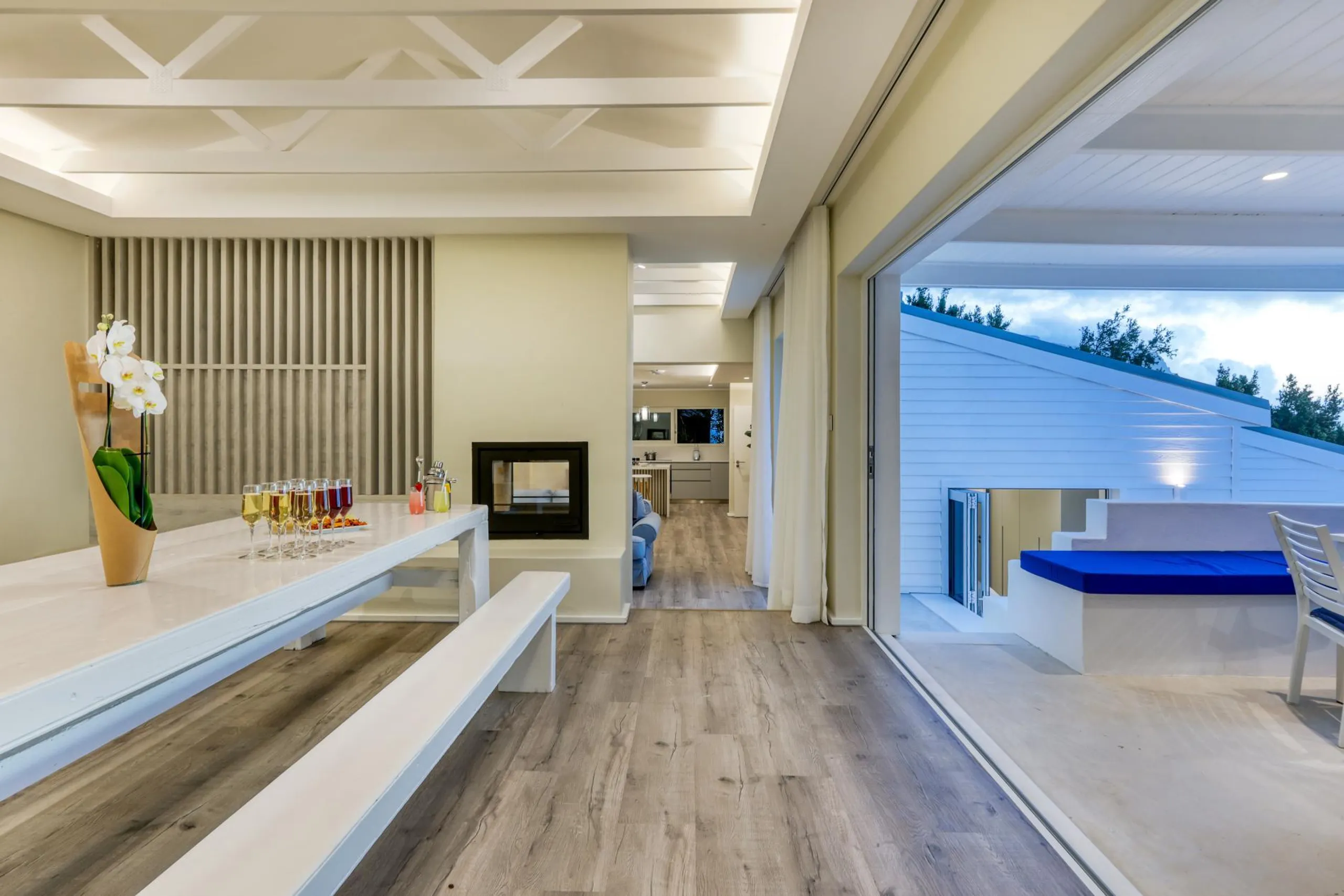 Deluxe Oceanview Villa in Camps Bay with Private Pool and Sun Deck — photograph 9