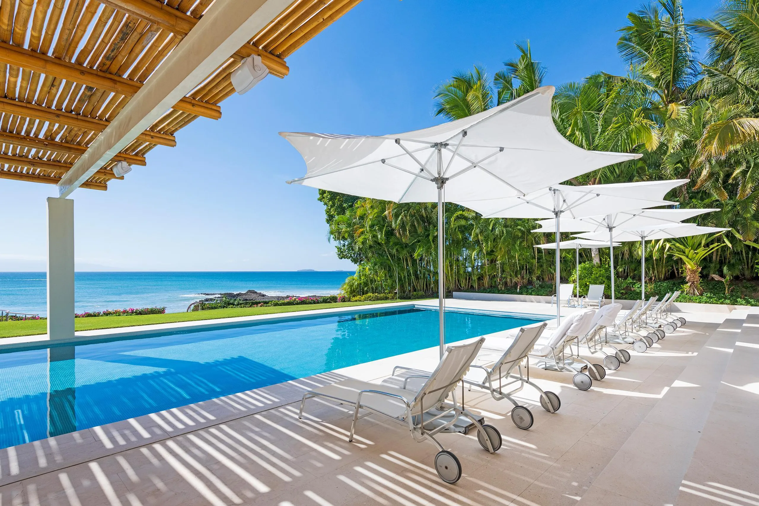Rancho Estate Beach Front Villa with Private Pool and Incredible Ocean Views — photograph 5