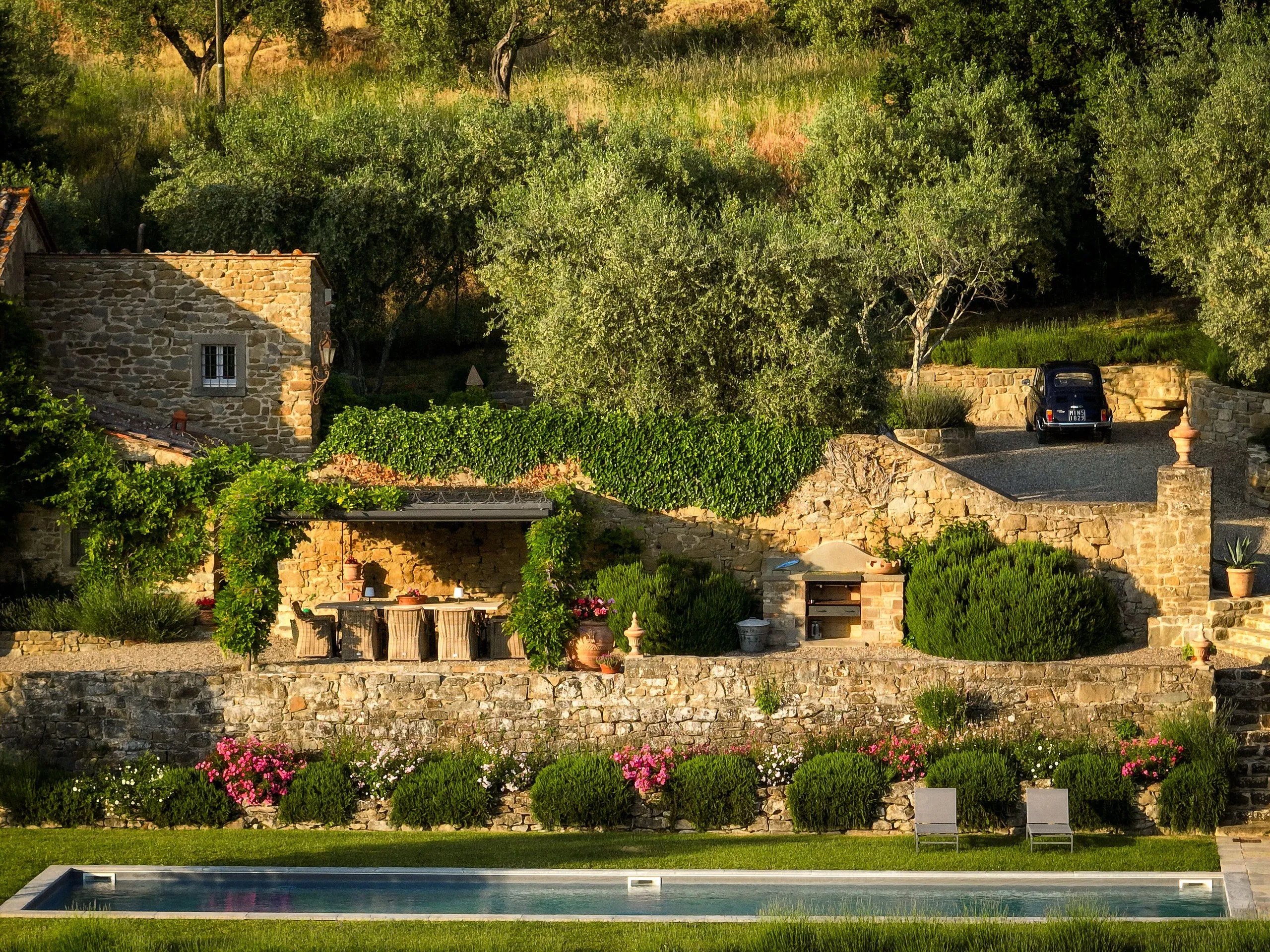 Resplendent Luxury Estate in Cortona with Private Pool and Dining Al-Fresco — photograph 12