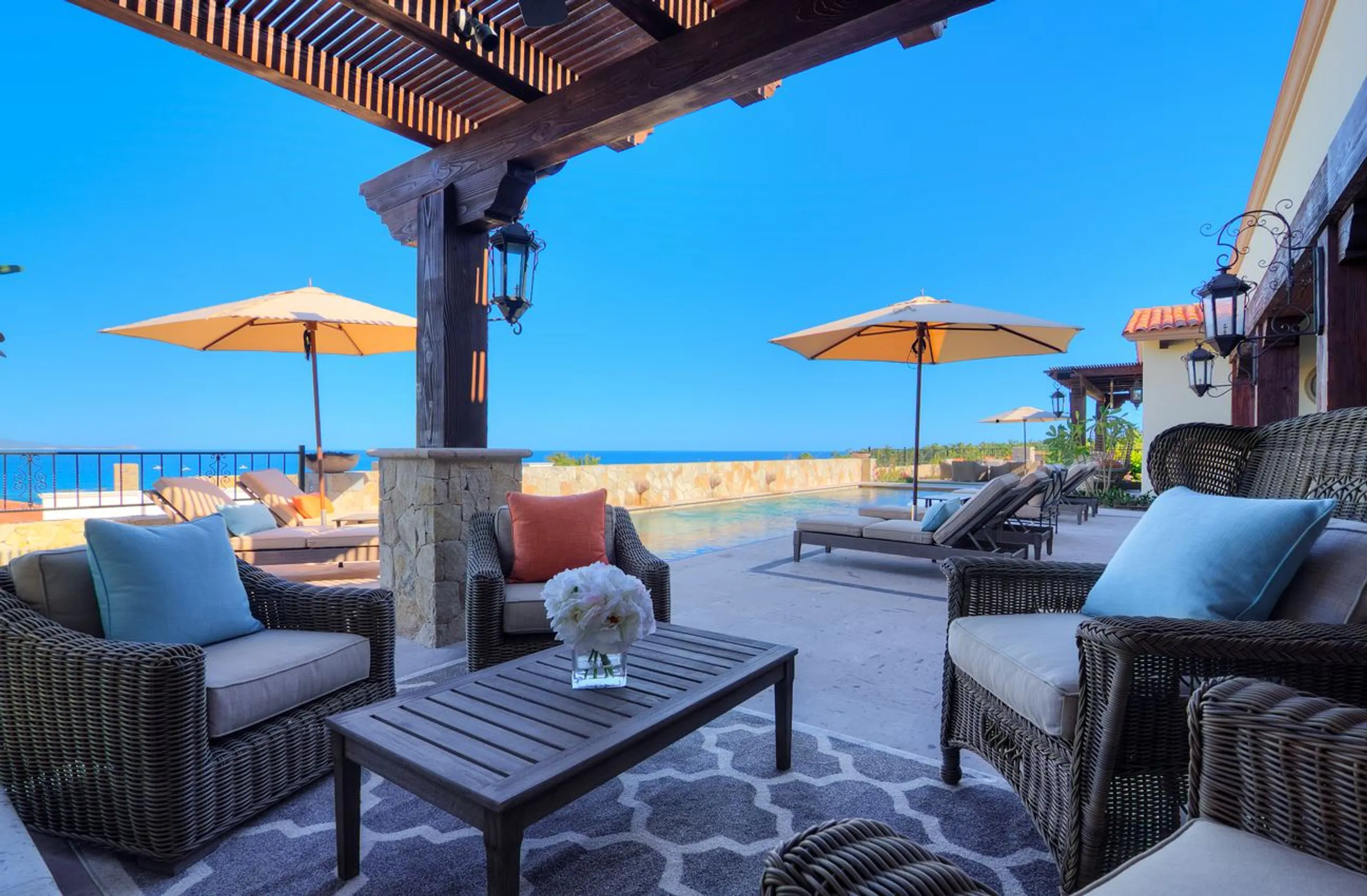 Splendid Contemporary Los Cabos Villa with Private Pool Overlooking Sea Views — photograph 9