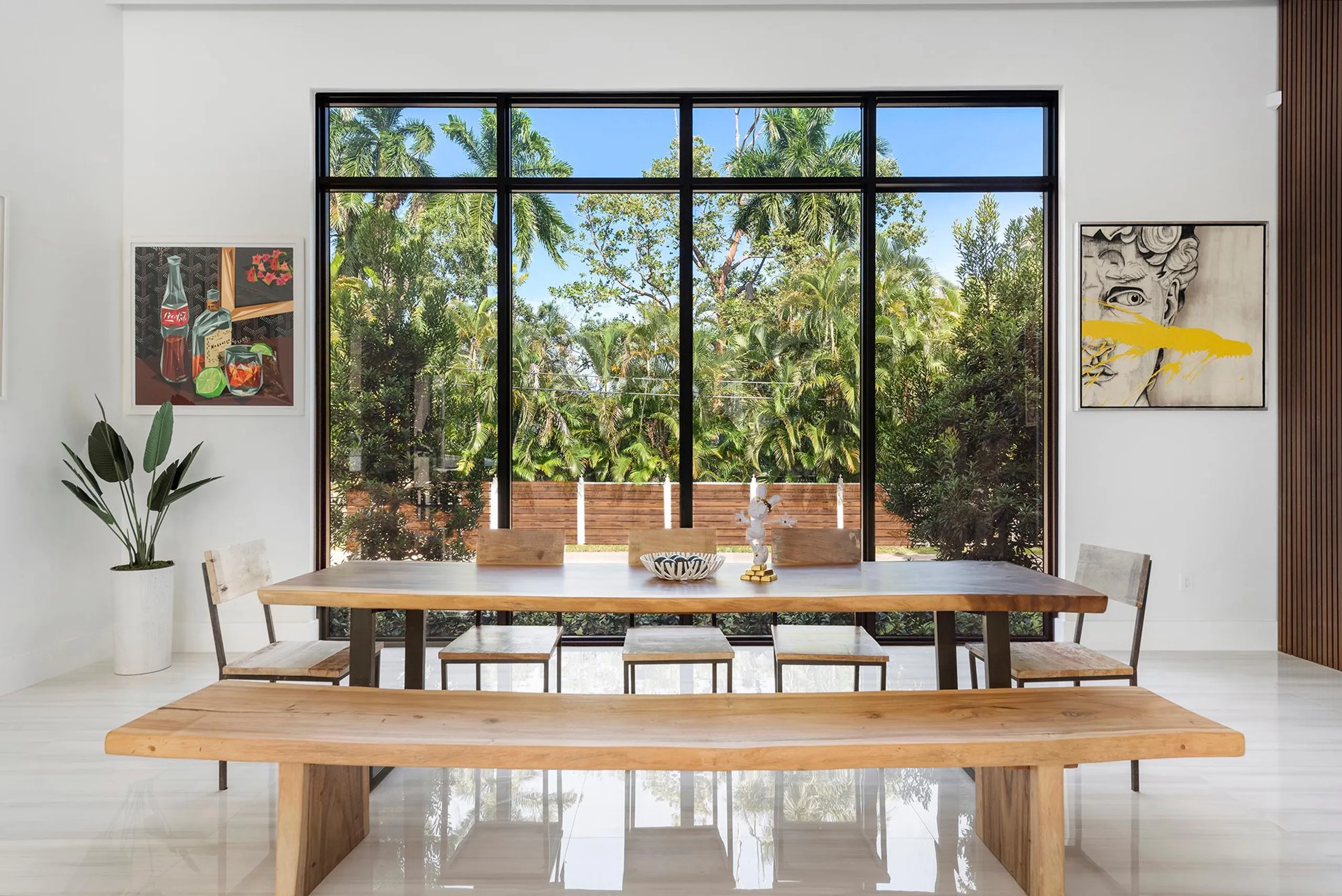 Stylish Modern Miami Resort Estate with Private Pool and Boat Dock — photograph 6