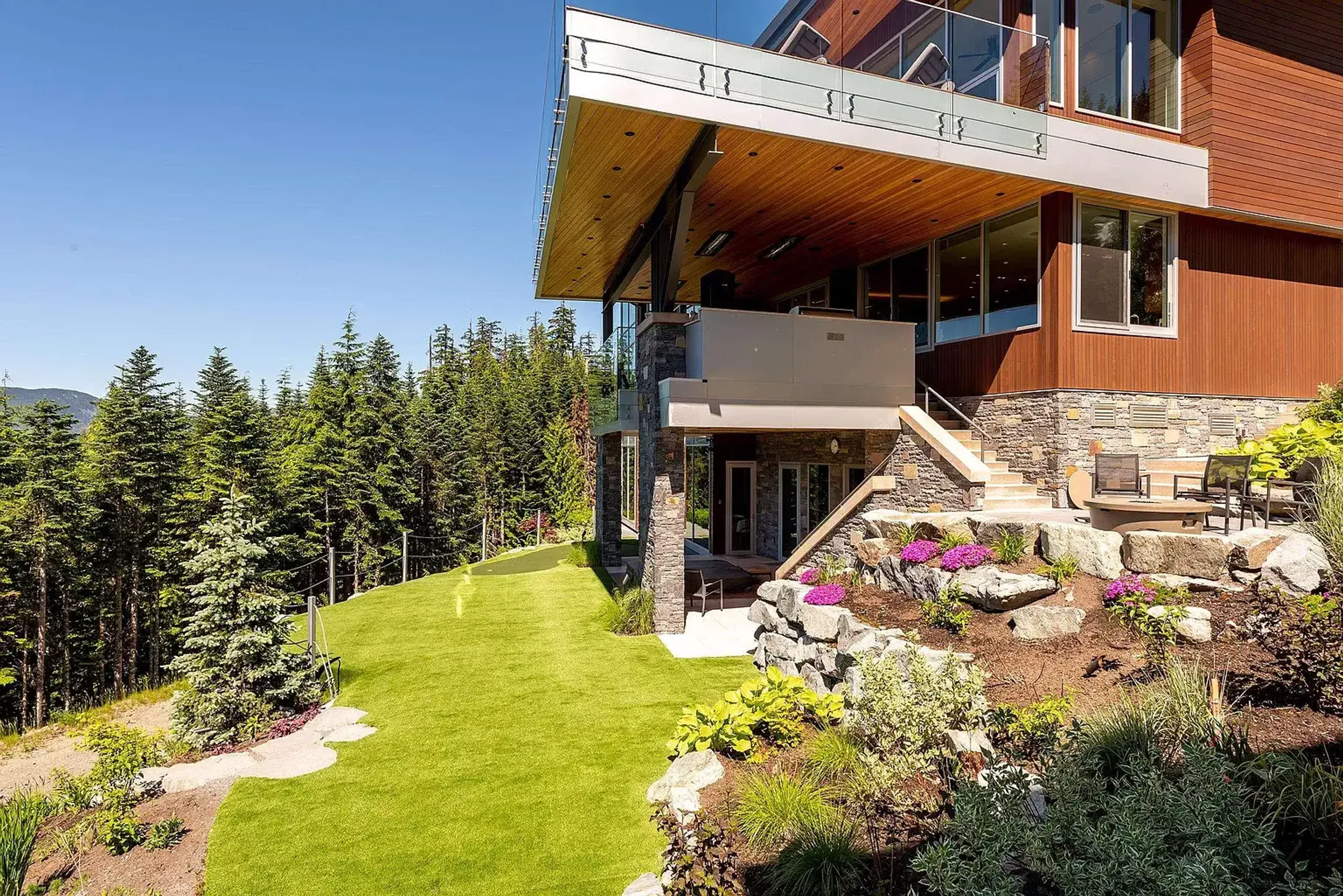 6-Bedroom Alpine Retreat with Panoramic Views, Chef's Kitchen, and Spa Haven VILLAWAY®, Whistler