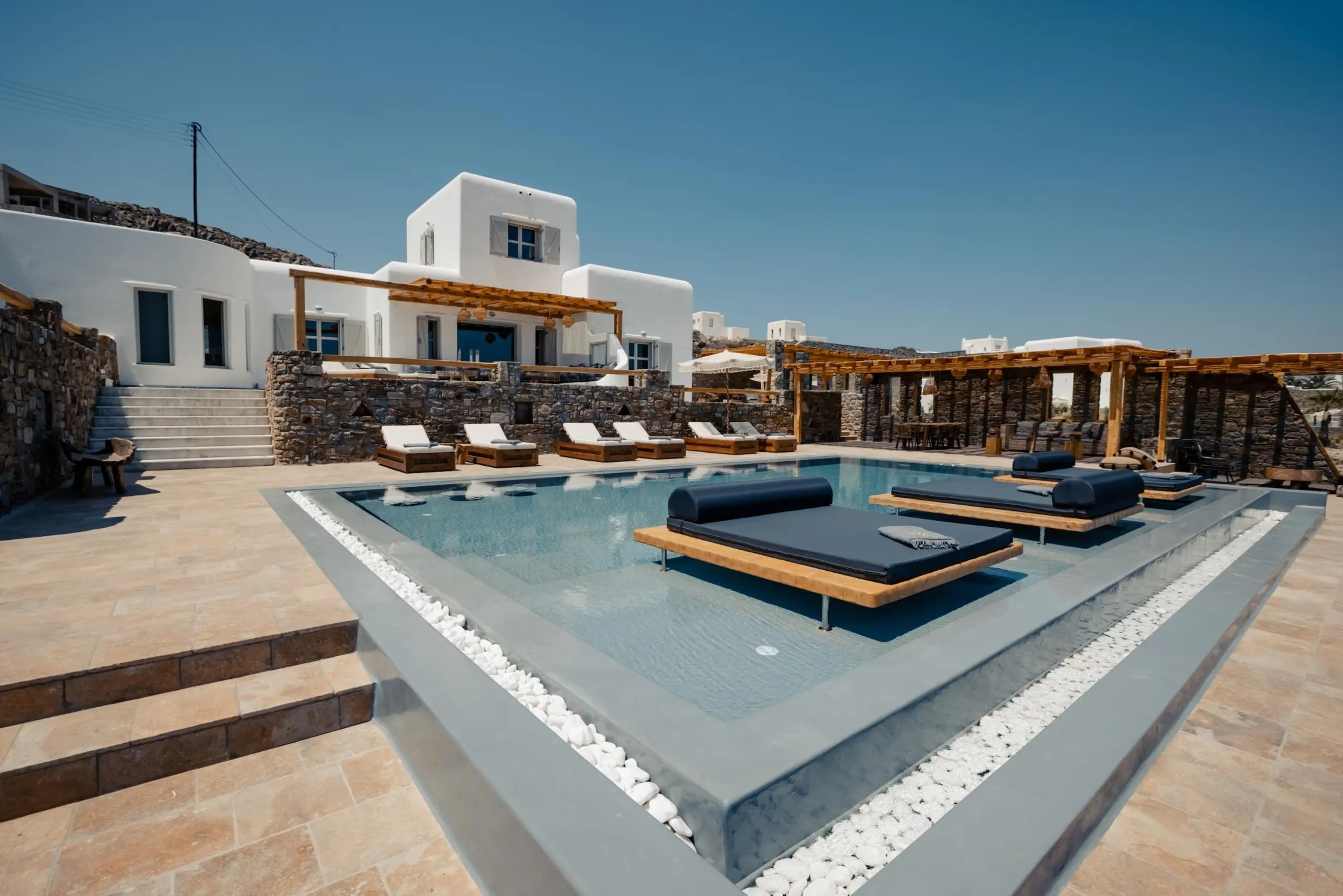 Stylish Mykonos Retreat with Private Pool and Sun Deck — photograph 2