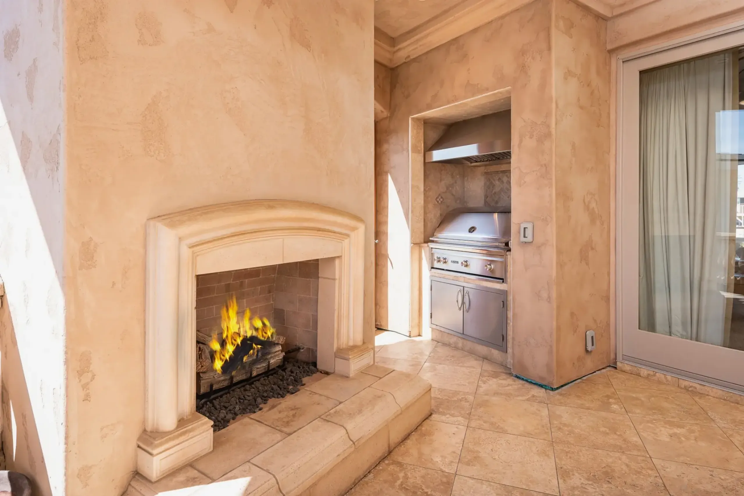 Beachside Tuscan Style Villa with  Ocean Views, Movie Theater, and Spacious Living — photograph 8