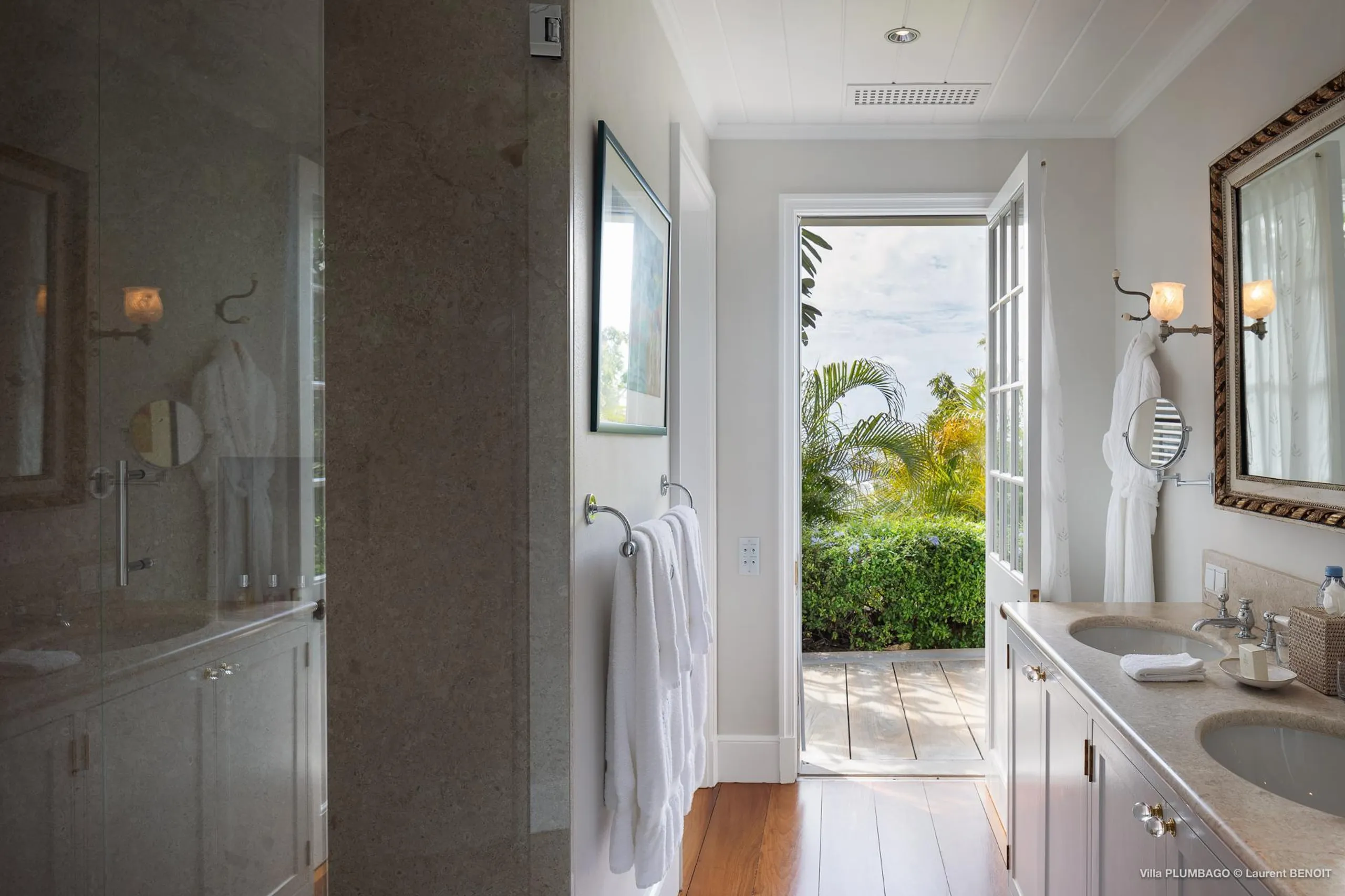 Lavish Oceanside Villa with Private Pool and Fitness Room — photograph 10