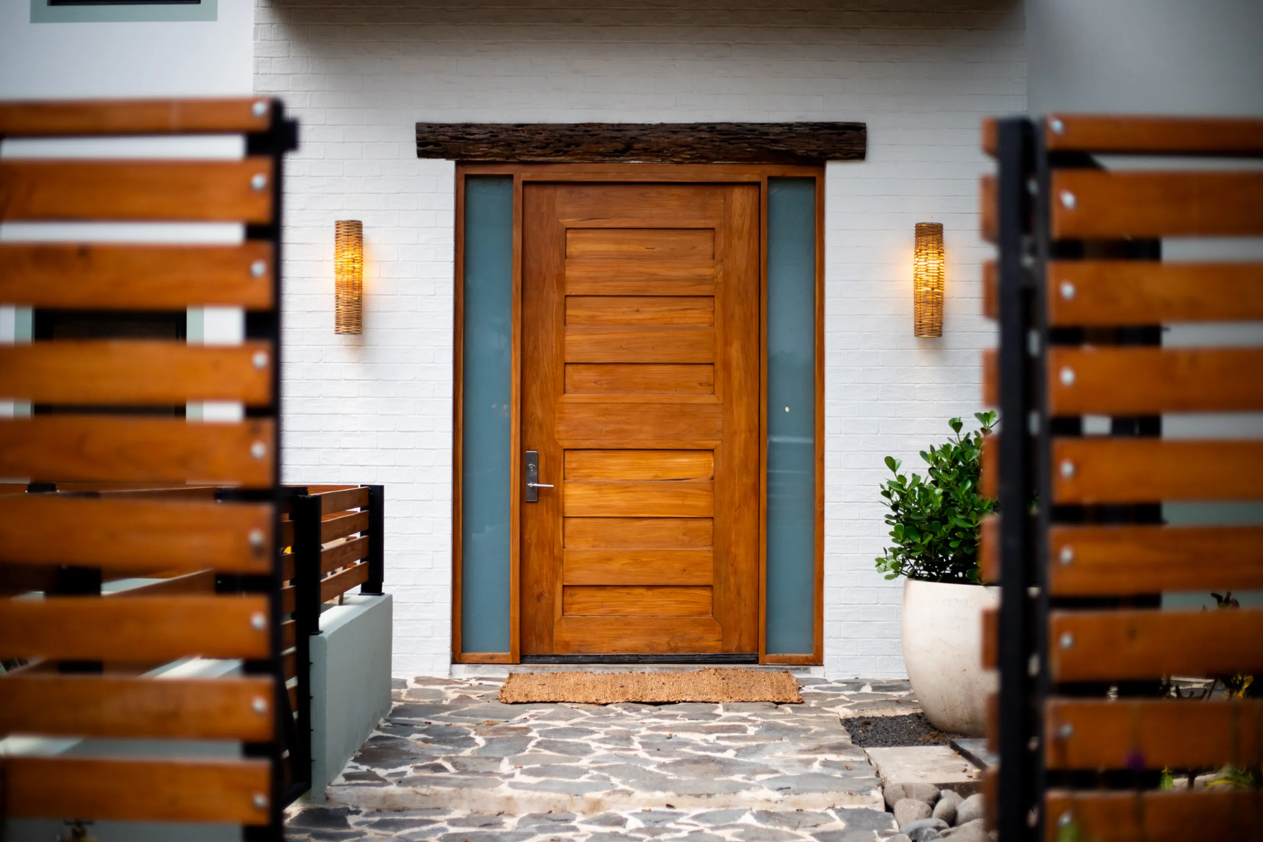 Modern Bali-Inspired Villa with Private Pool & Lush Privacy — photograph 6