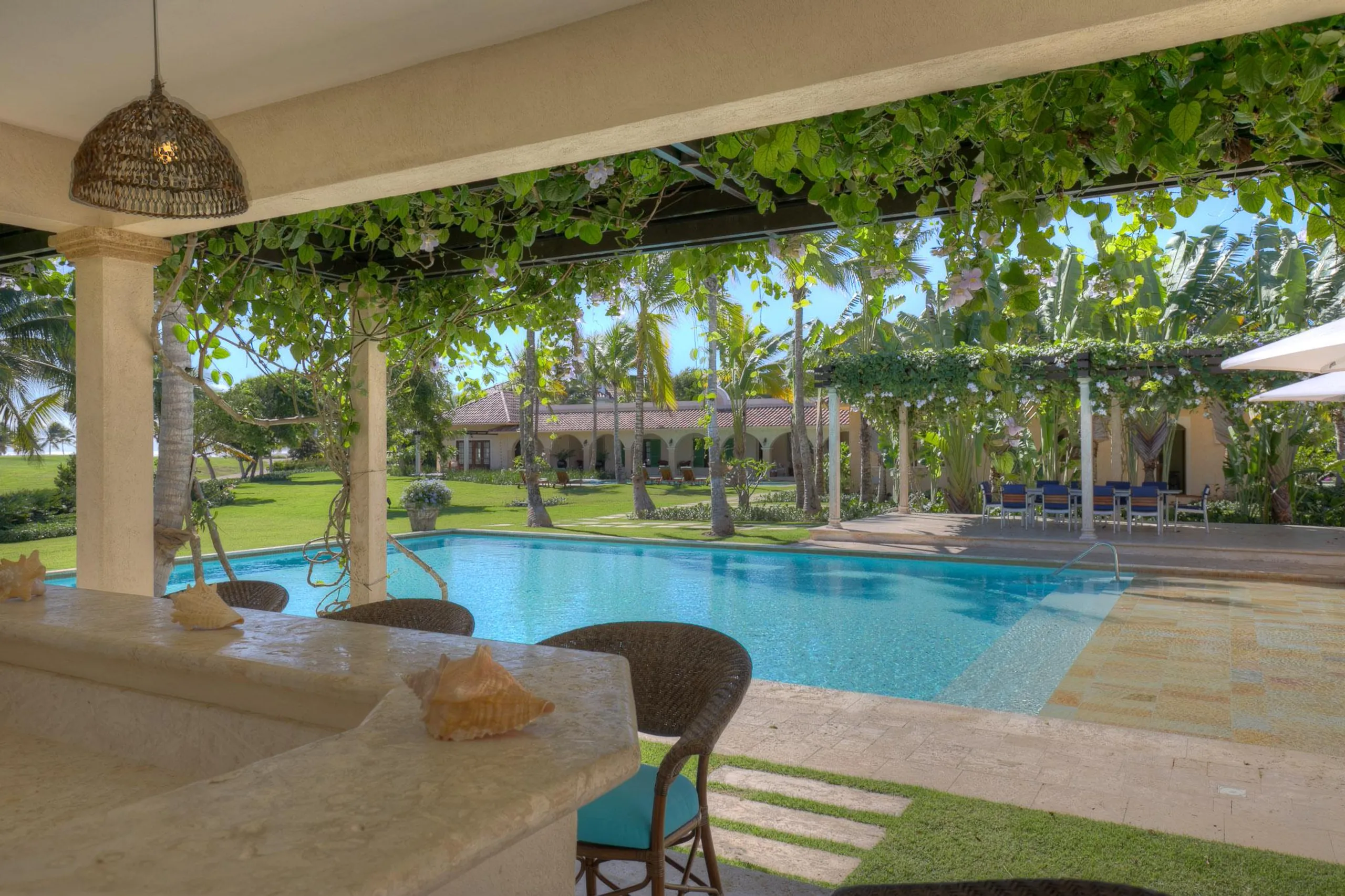 Unique Tropical Villa with Private Pool and Lush Surroundings — photograph 5