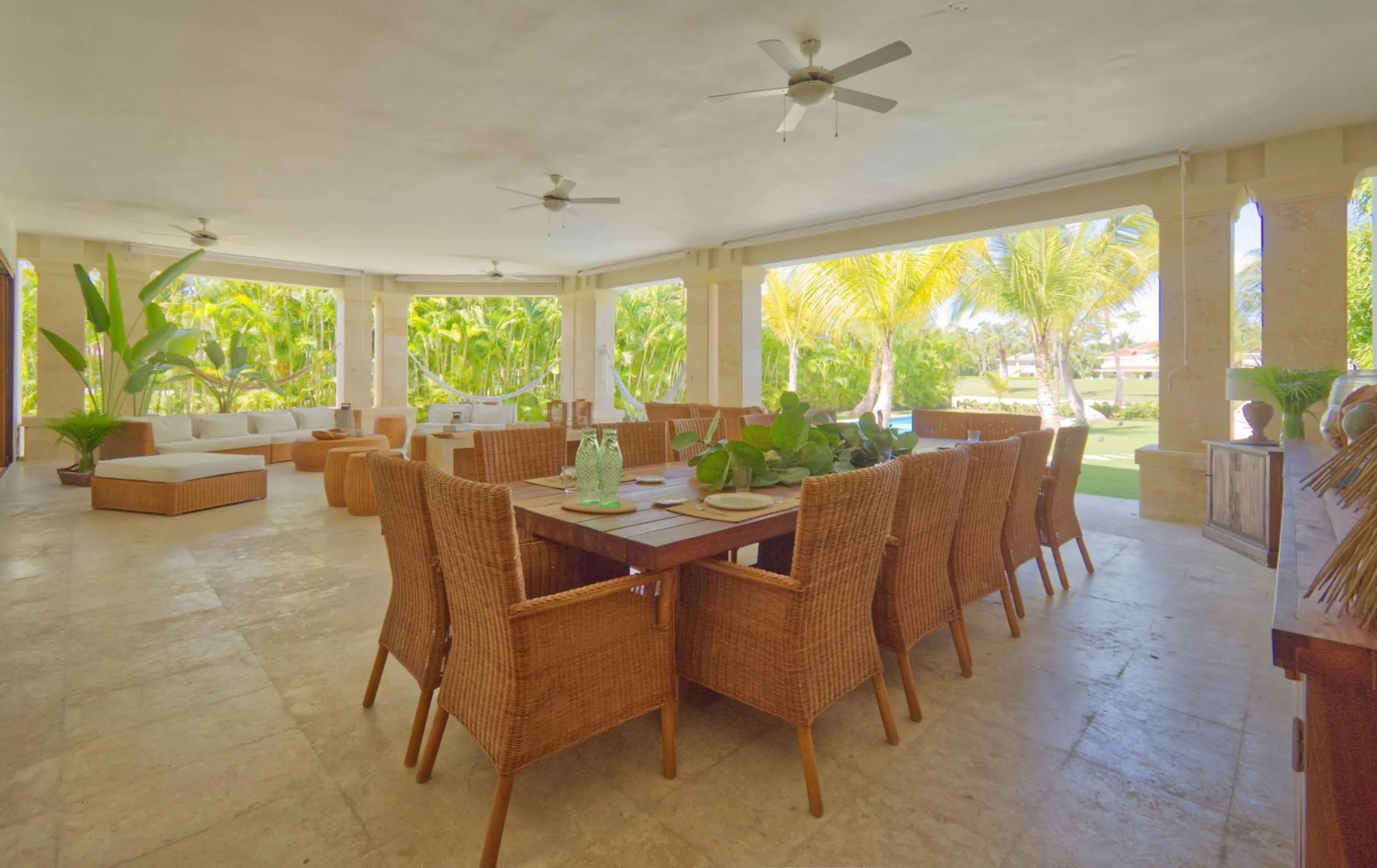 Light Filled 5BDR Villa with Private Pool, and Golf Views — photograph 5