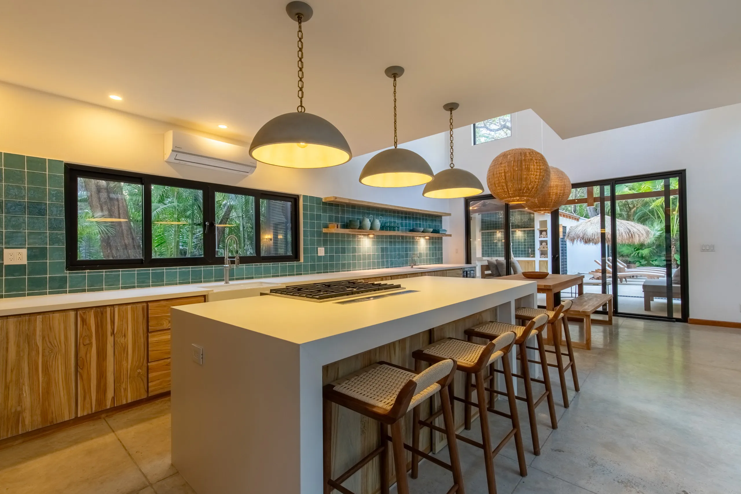 Modern Bali-Inspired Villa with Private Pool & Lush Privacy — photograph 7