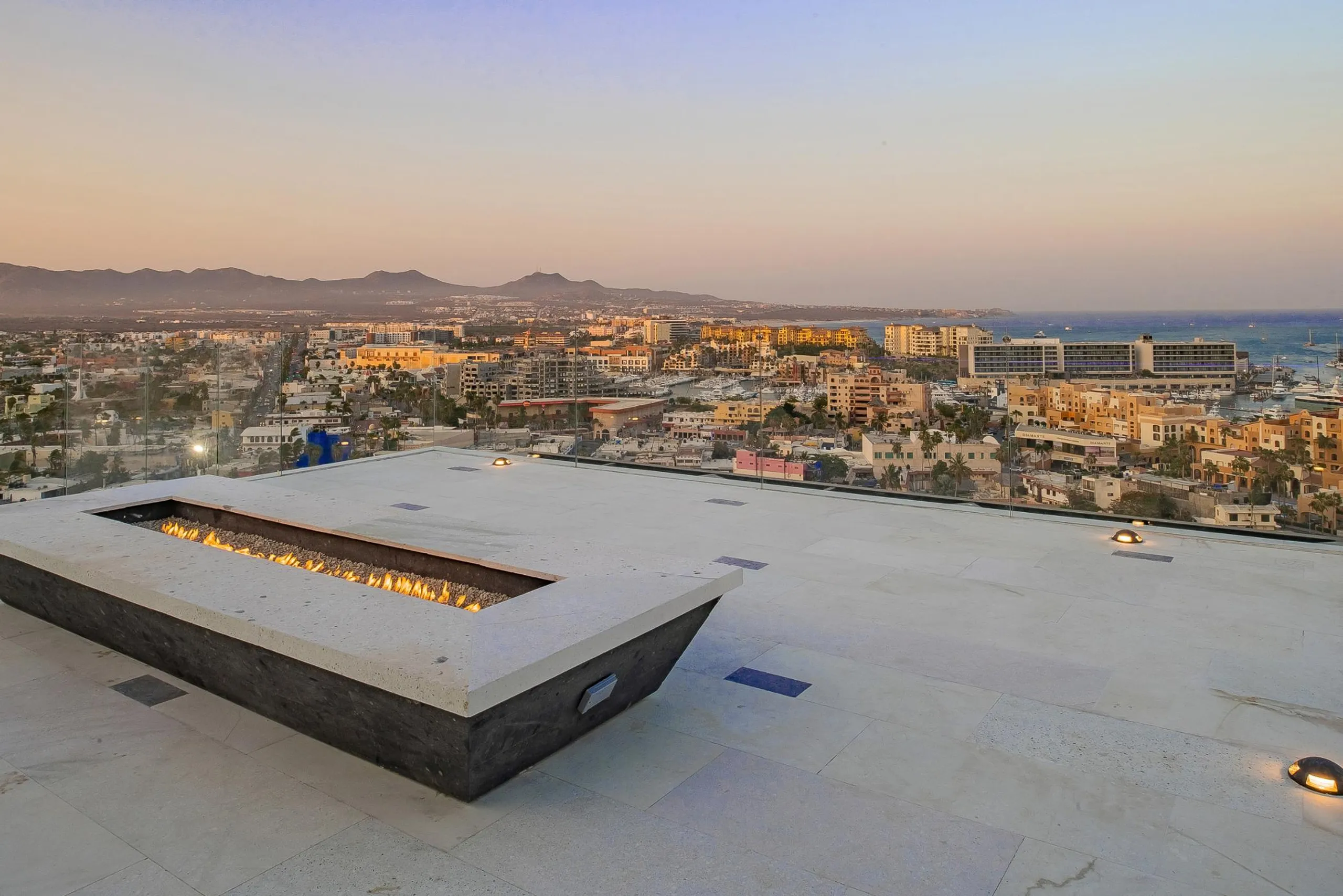 Stunning Modern Contemporary Mansion with Infinity Pool in El Pedregal — photograph 6