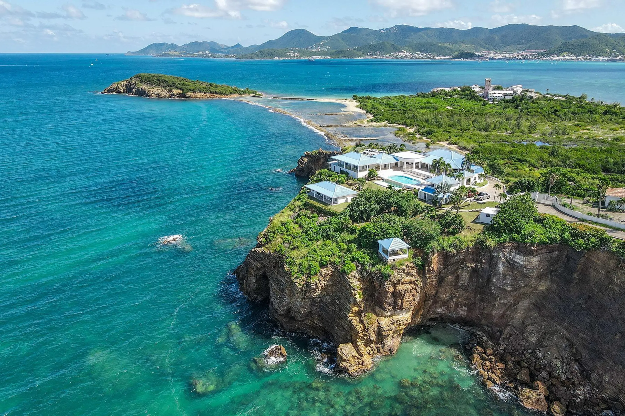 Chic Modern Cliffside Private Villa in Baie Rouge St. Martin — photograph 3