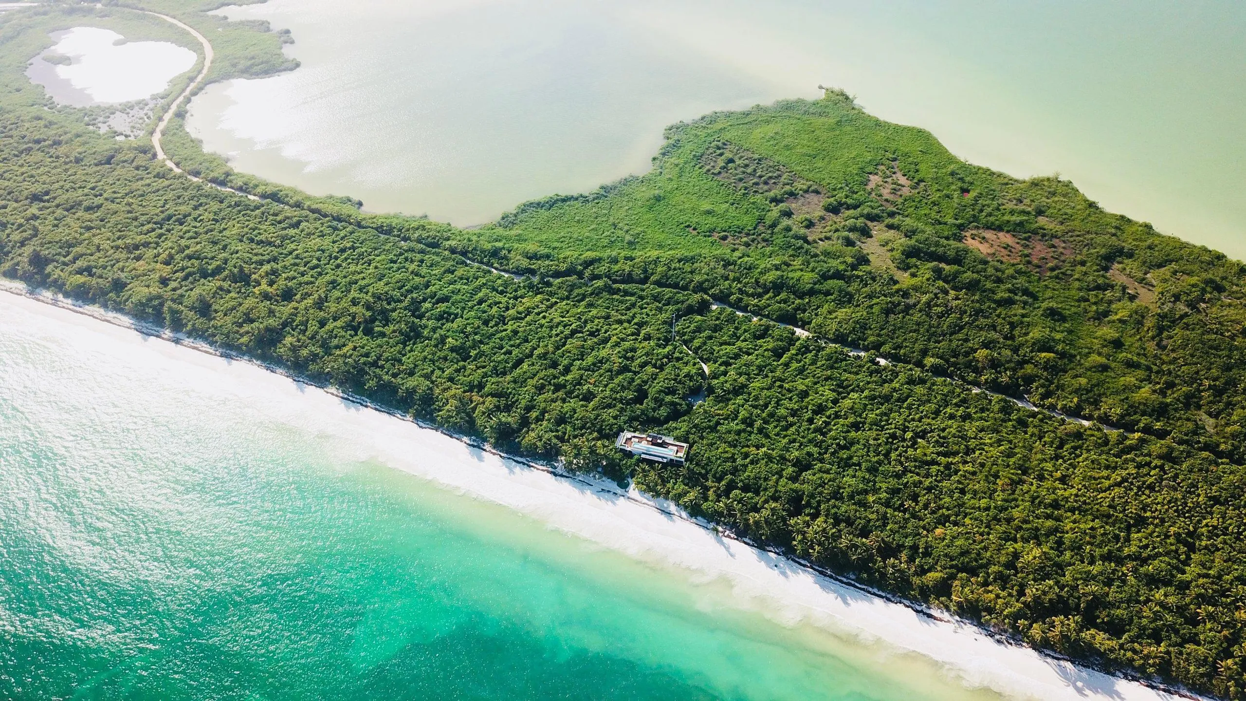 Sian Ka'an Luxury Jungle Eco-Estate with Rooftop Pool and Panoramic Ocean Views — photograph 3
