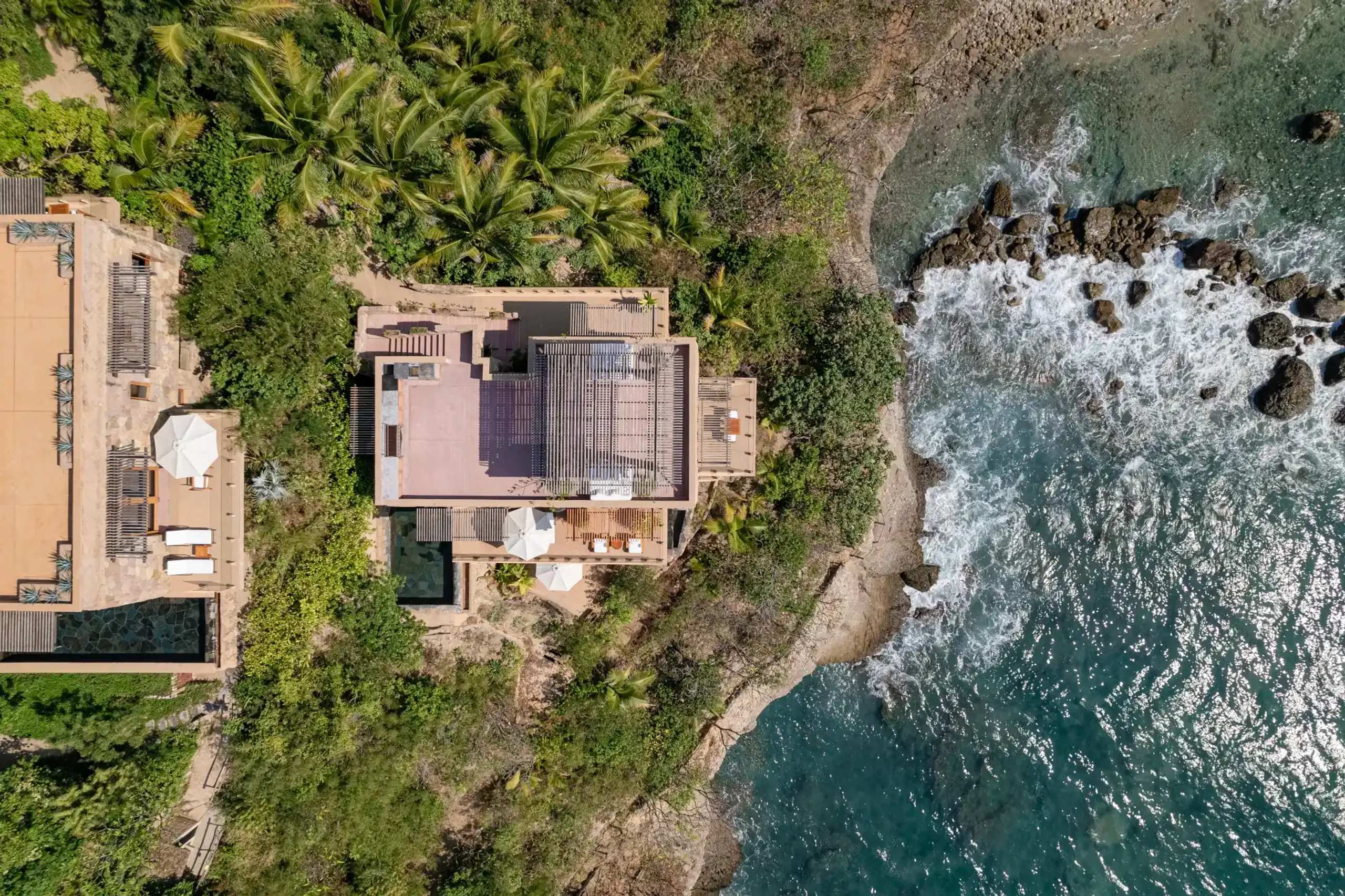 Refreshing Cultural-Inspired Punta Mita Villa with Infinity Pool & Beach Access — photograph 6