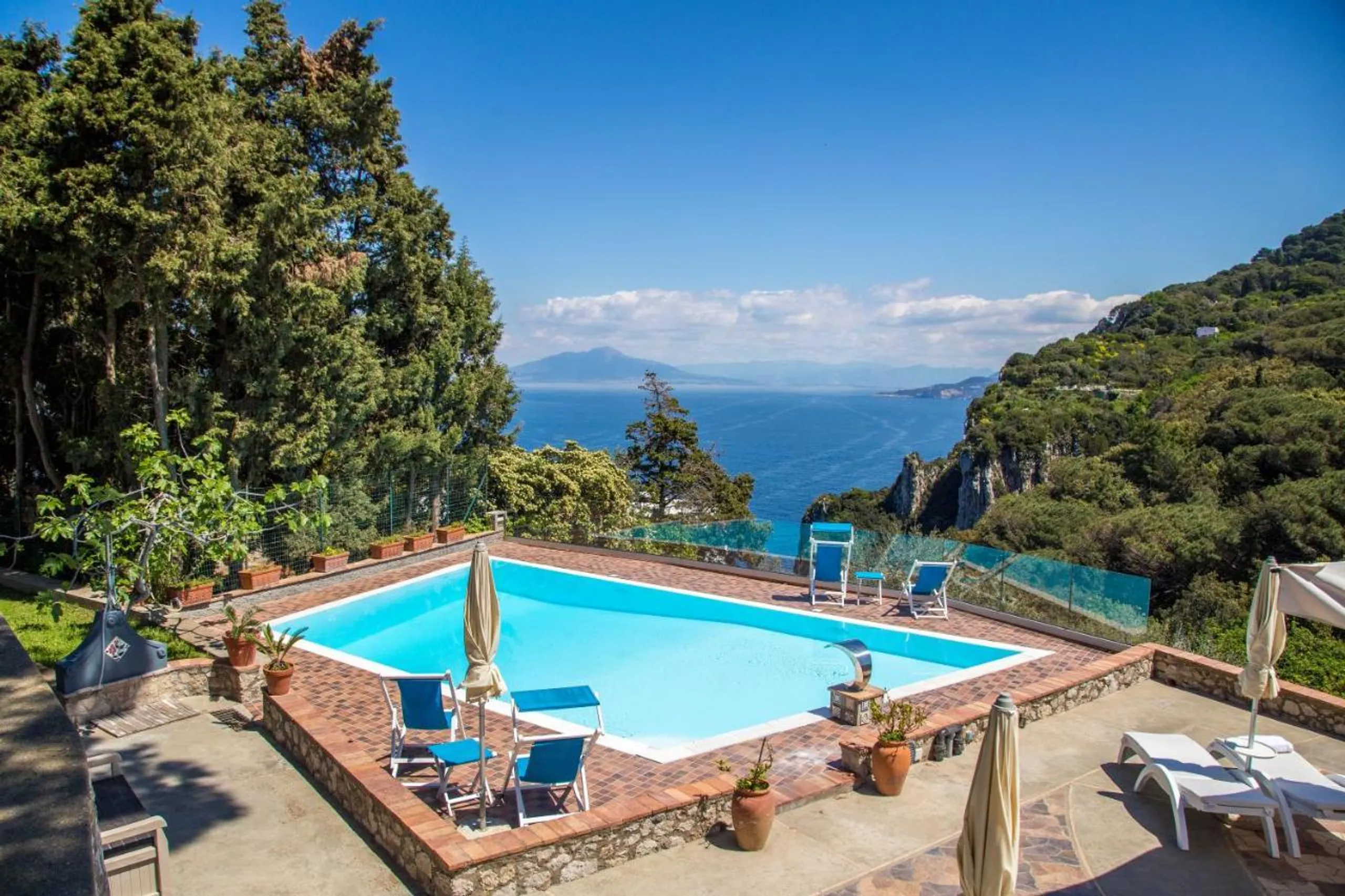Majestic Contemporary Villa with Pool, Sauna and Sea Views in Capri