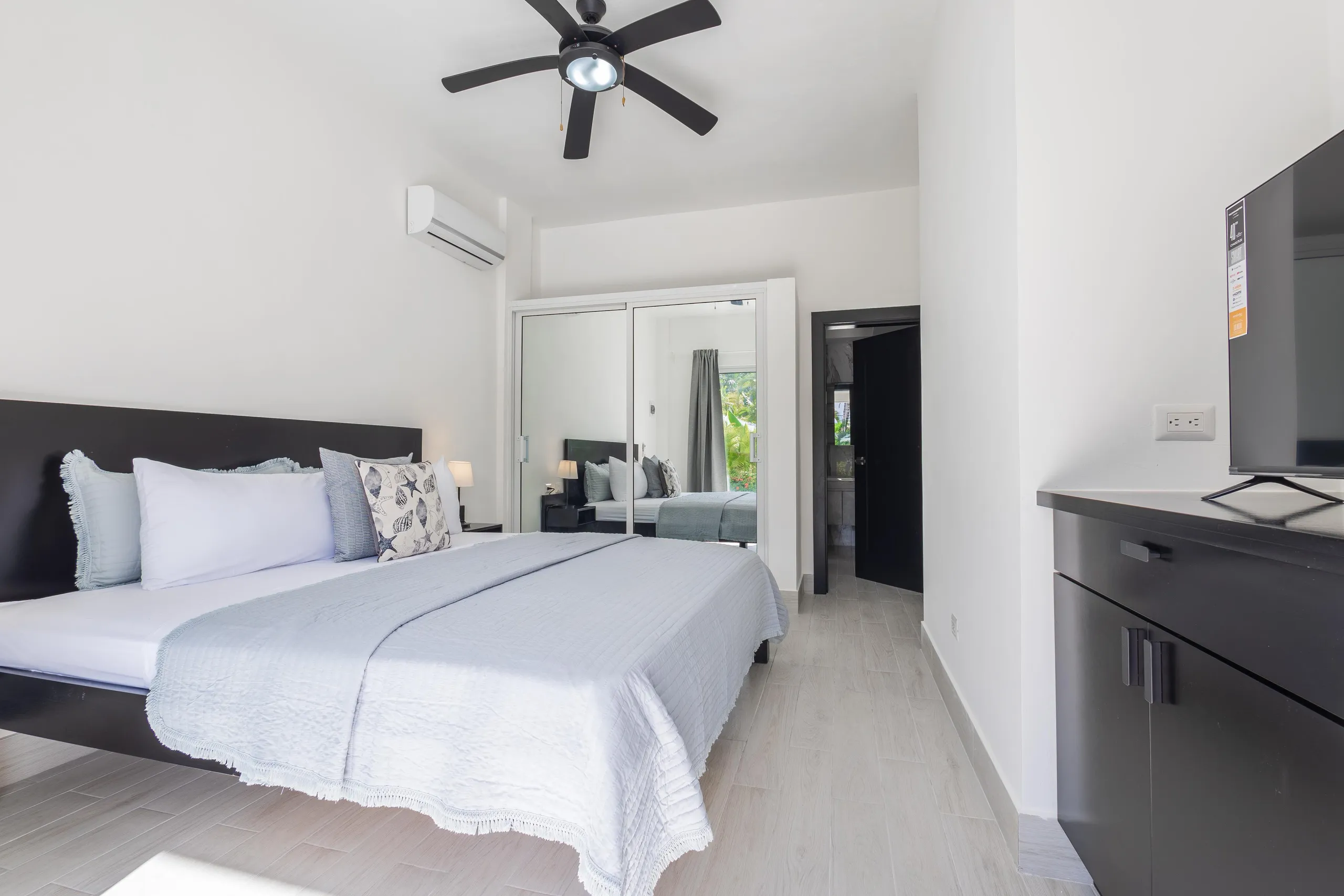Deluxe Punta Cana Villa with Private Pool and Walks to Beach — photograph 11