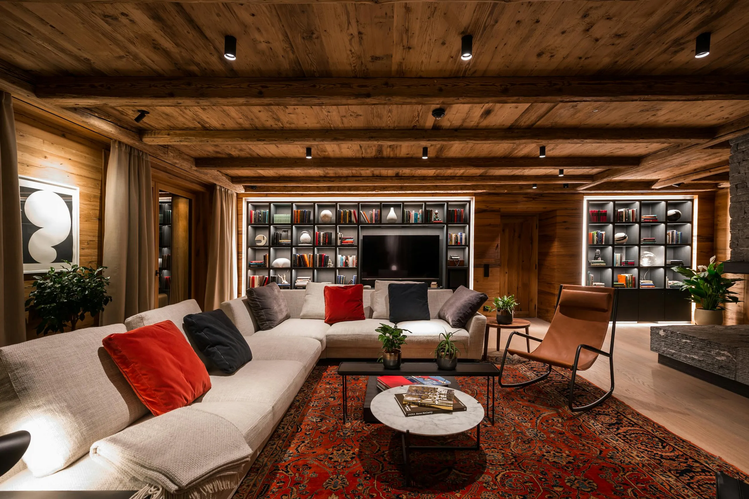 Grand Luxury Lech Chalet with Private Pool and Entertainment Room — photograph 8