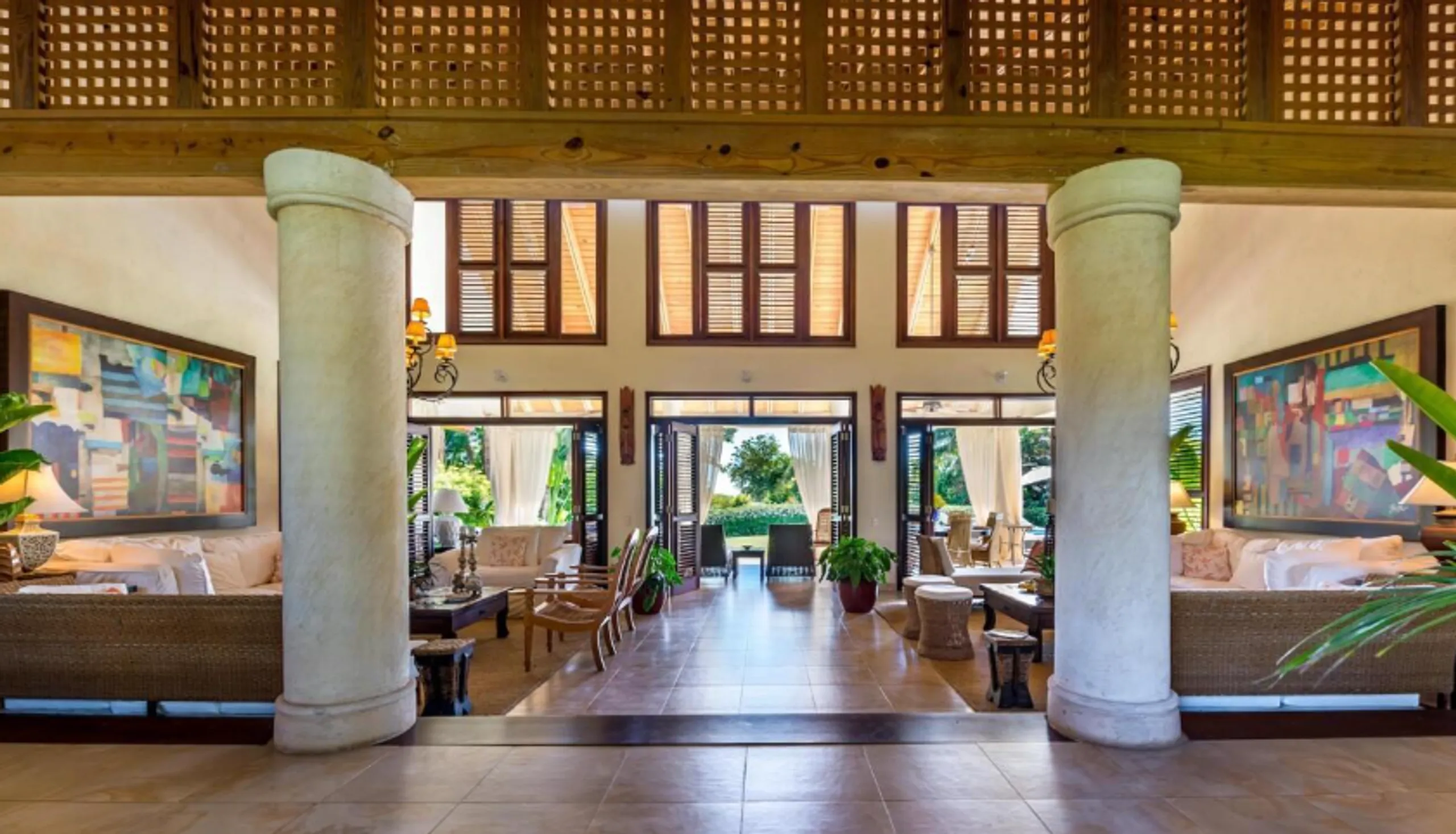 Casa de Campo's High-ceilinged Villa in a Lush Green Garden with the Scent of Jasmine — photograph 8